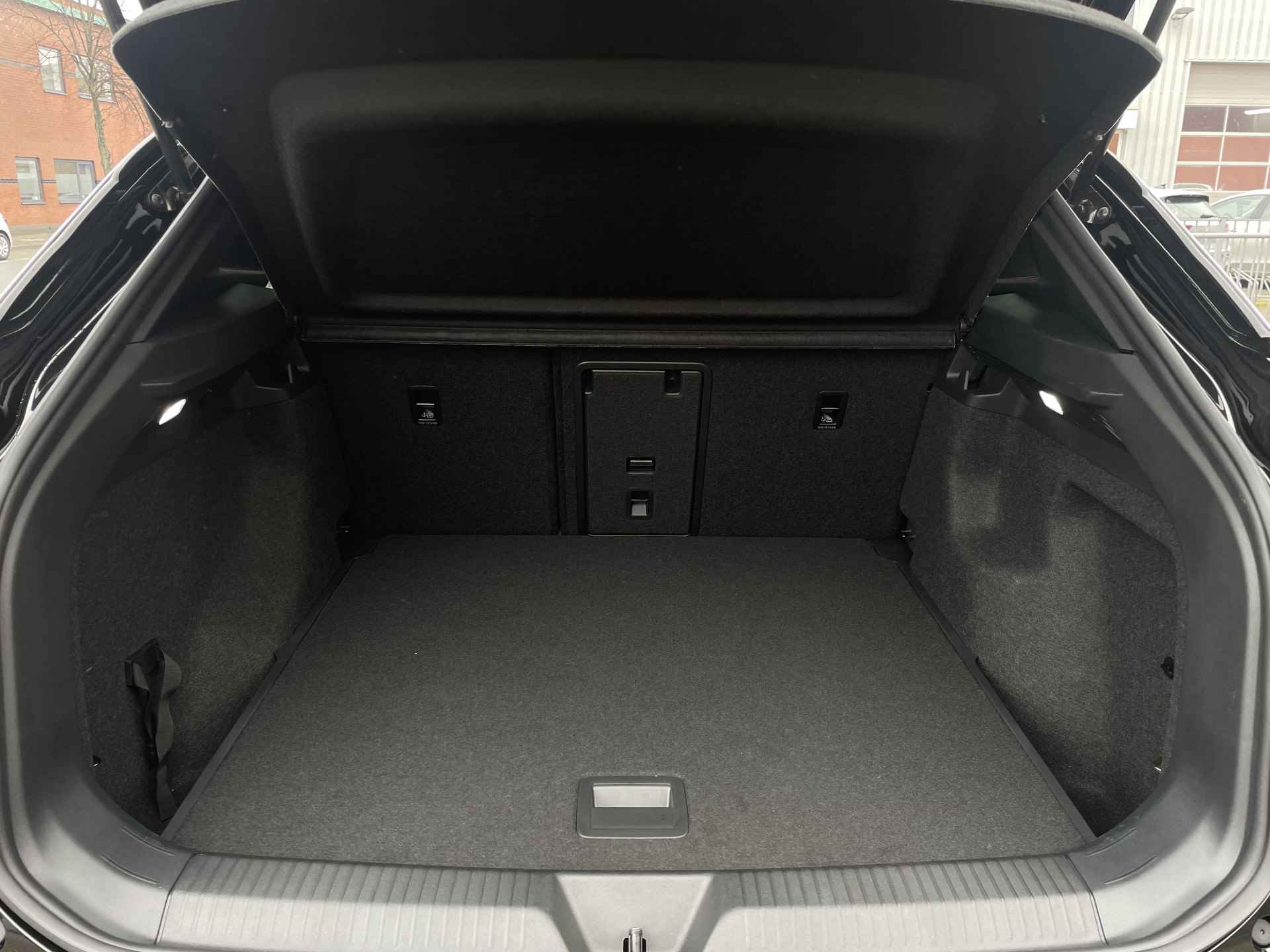 Volkswagen ID.4 Pro 77 kWh Camera / Sensoren / Keyless / Navigatie / Verwarmde stoelen + stuur / App connect Fabrieksgarantie tot 29-12-2026 - 22/44