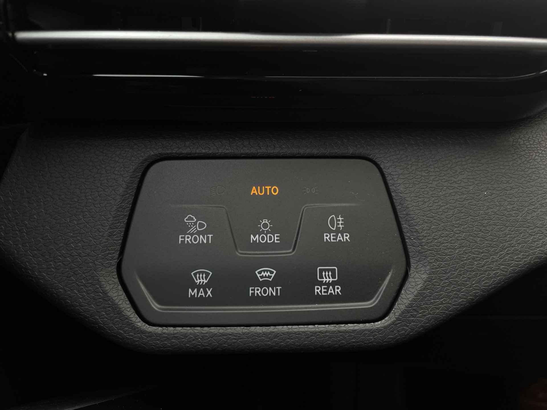 Volkswagen ID.4 Pro 77 kWh Camera / Sensoren / Keyless / Navigatie / Verwarmde stoelen + stuur / App connect Fabrieksgarantie tot 29-12-2026 - 26/44