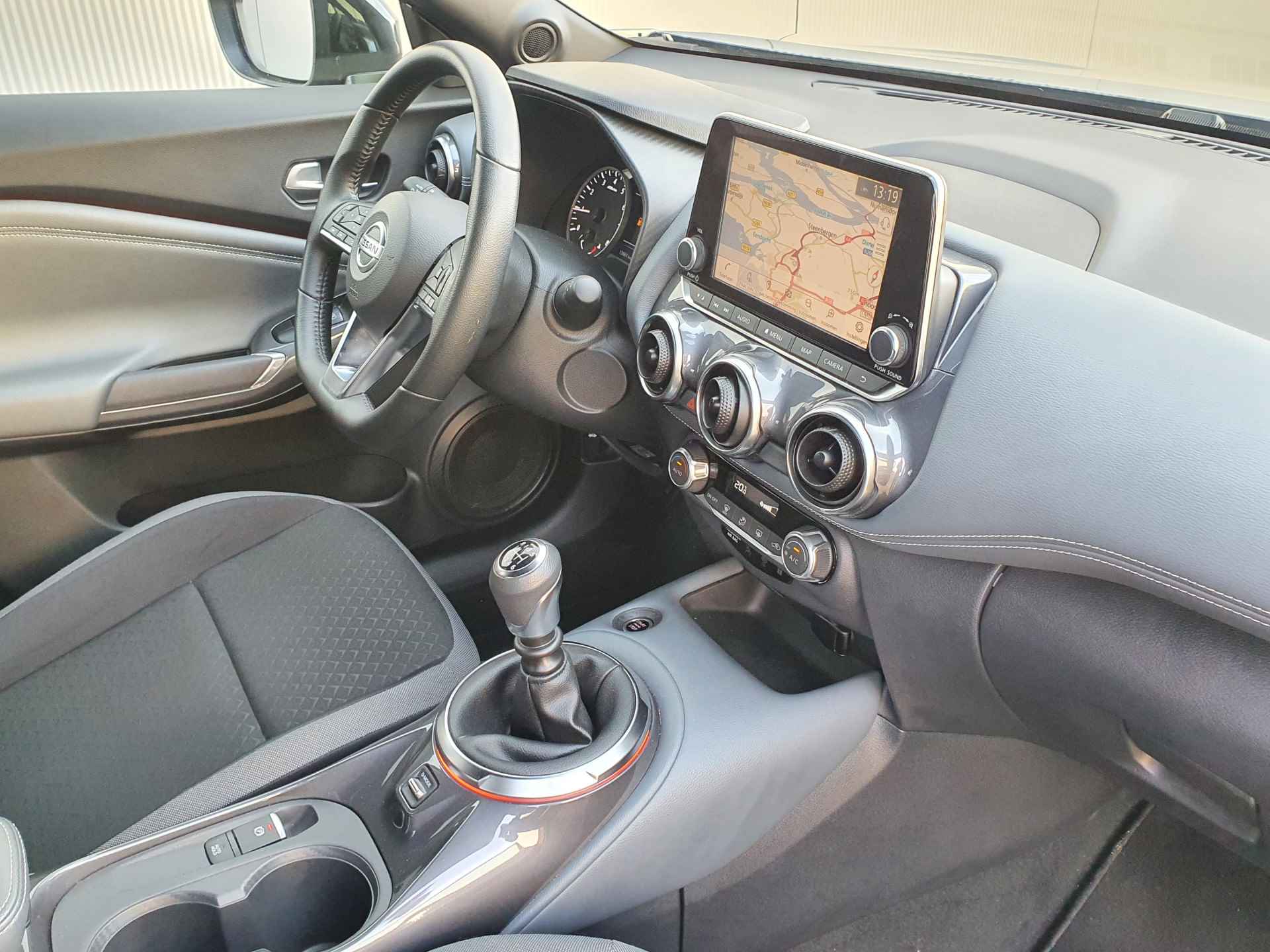 Nissan Juke 1.0 DIG-T N-Connecta Navigatie, Climate Control, Cruise Control, 17"Lm, Achteruitrijcamera, Parkeersensoren - 4/22