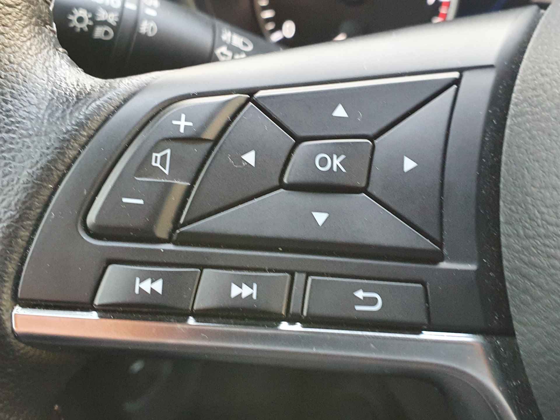 Nissan Juke 1.0 DIG-T N-Connecta Navigatie, Climate Control, Cruise Control, 17"Lm, Achteruitrijcamera, Parkeersensoren - 10/22
