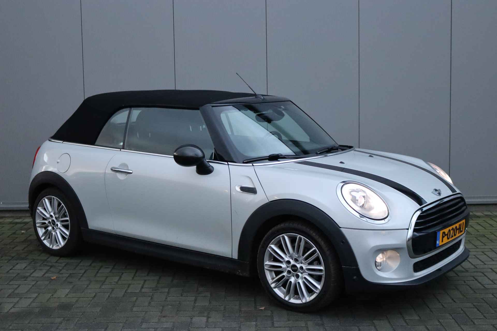 MINI Cabrio 1.5 Cooper 136PK Chili Serious Business Navigatie/Stoelverwarming/Parkeerhulp - 2/18