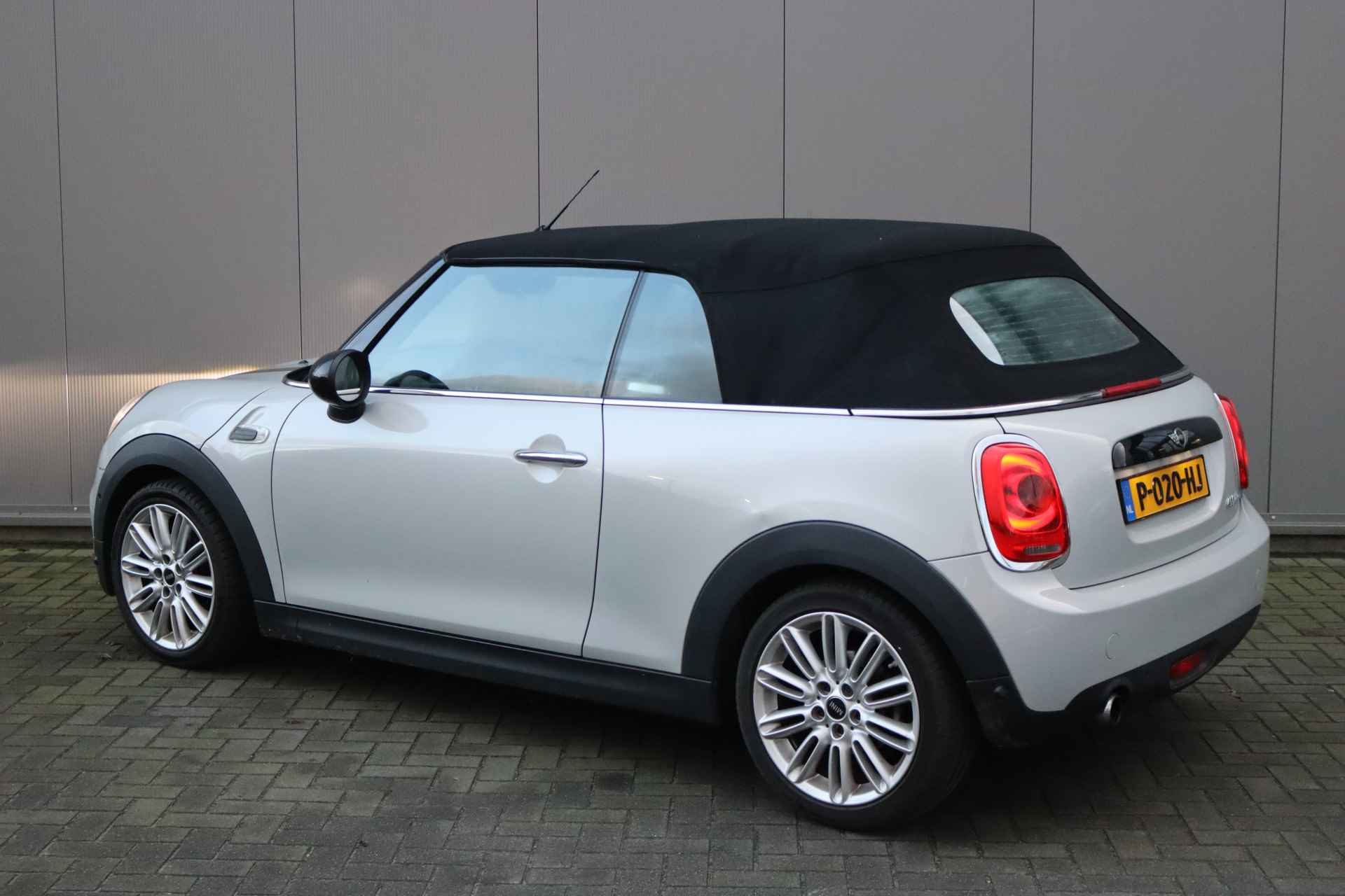 MINI Cabrio 1.5 Cooper 136PK Chili Serious Business Navigatie/Stoelverwarming/Parkeerhulp - 4/18