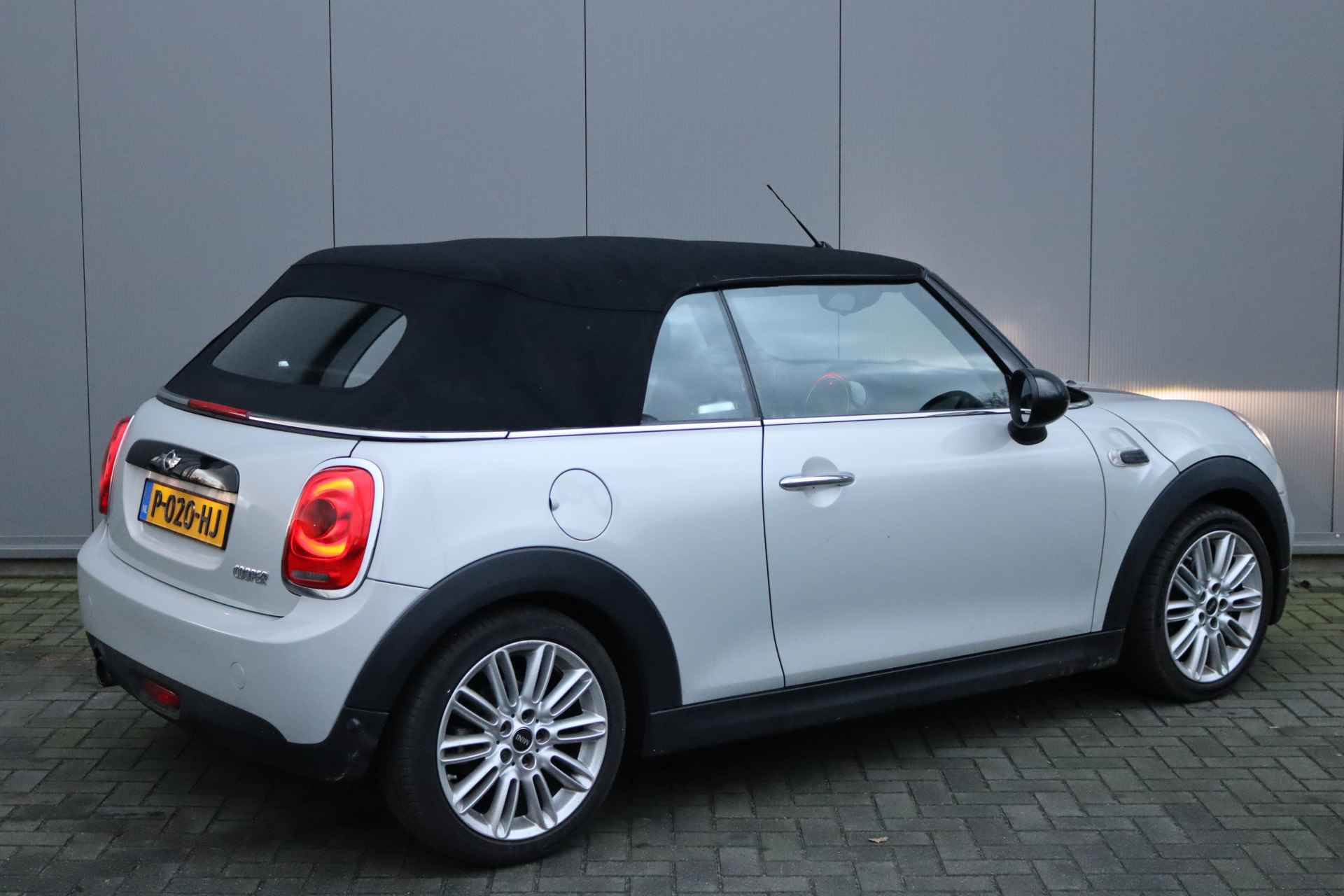 MINI Cabrio 1.5 Cooper 136PK Chili Serious Business Navigatie/Stoelverwarming/Parkeerhulp - 6/18