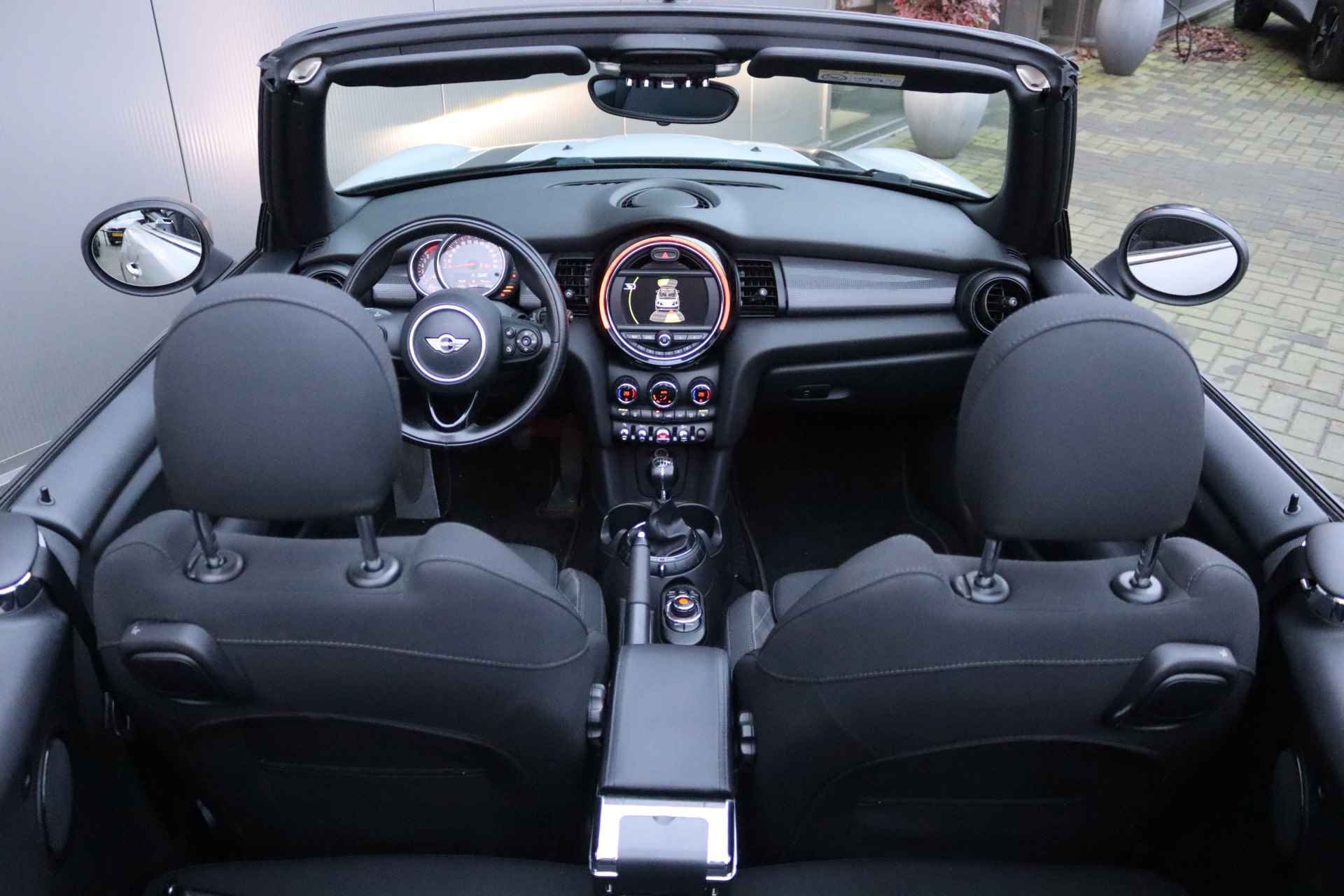 MINI Cabrio 1.5 Cooper 136PK Chili Serious Business Navigatie/Stoelverwarming/Parkeerhulp - 7/18