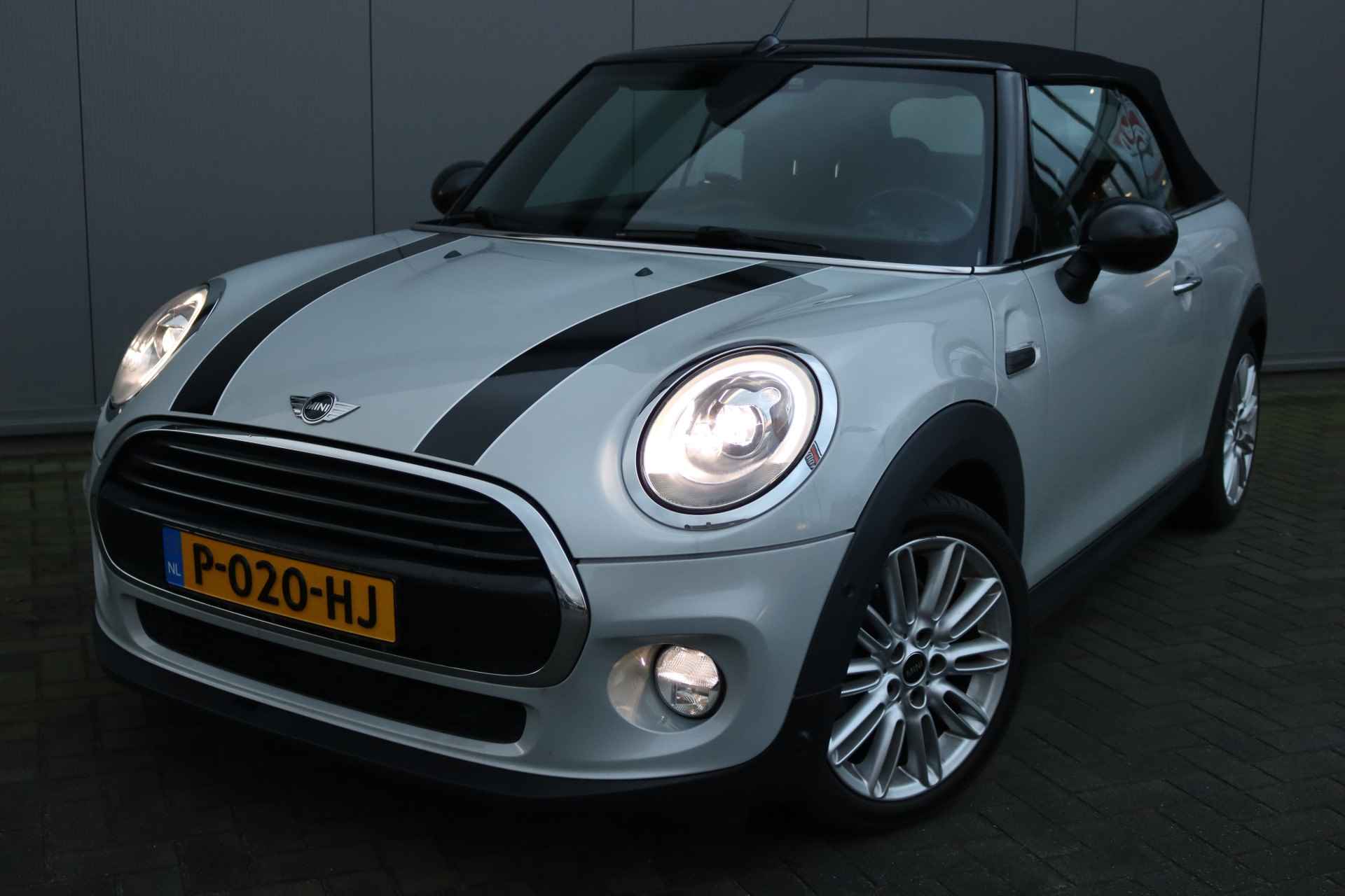 MINI Cabrio 1.5 Cooper 136PK Chili Serious Business Navigatie/Stoelverwarming/Parkeerhulp - 9/18