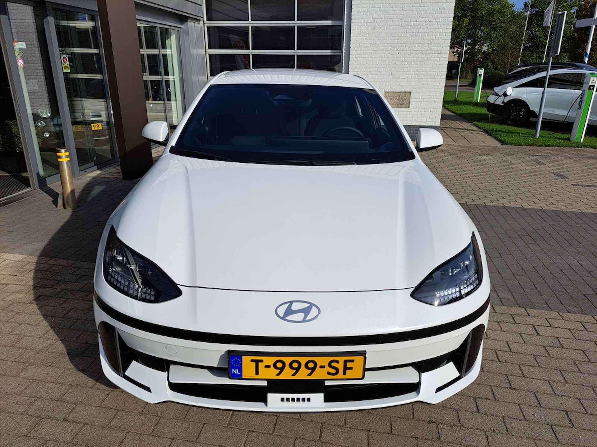 Hyundai IONIQ 6 Style 53 kWh | Actie prijs! | nu met € 10.391 euro korting! - 2/41