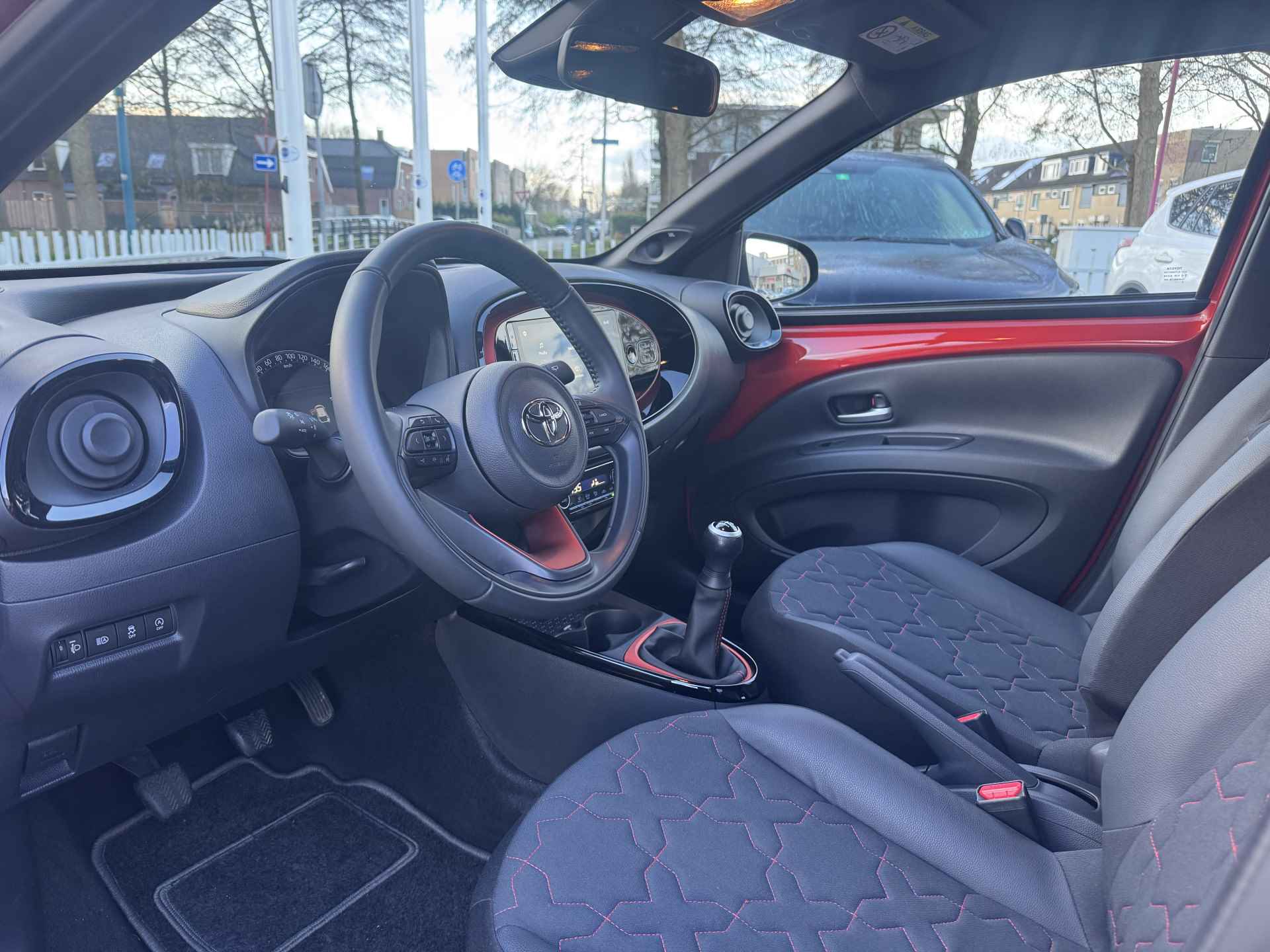 Toyota Aygo X 1.0 VVT-i MT JBL, parkeersensoren, apple/android carplay , All-in Rijklaarprijs - 4/32