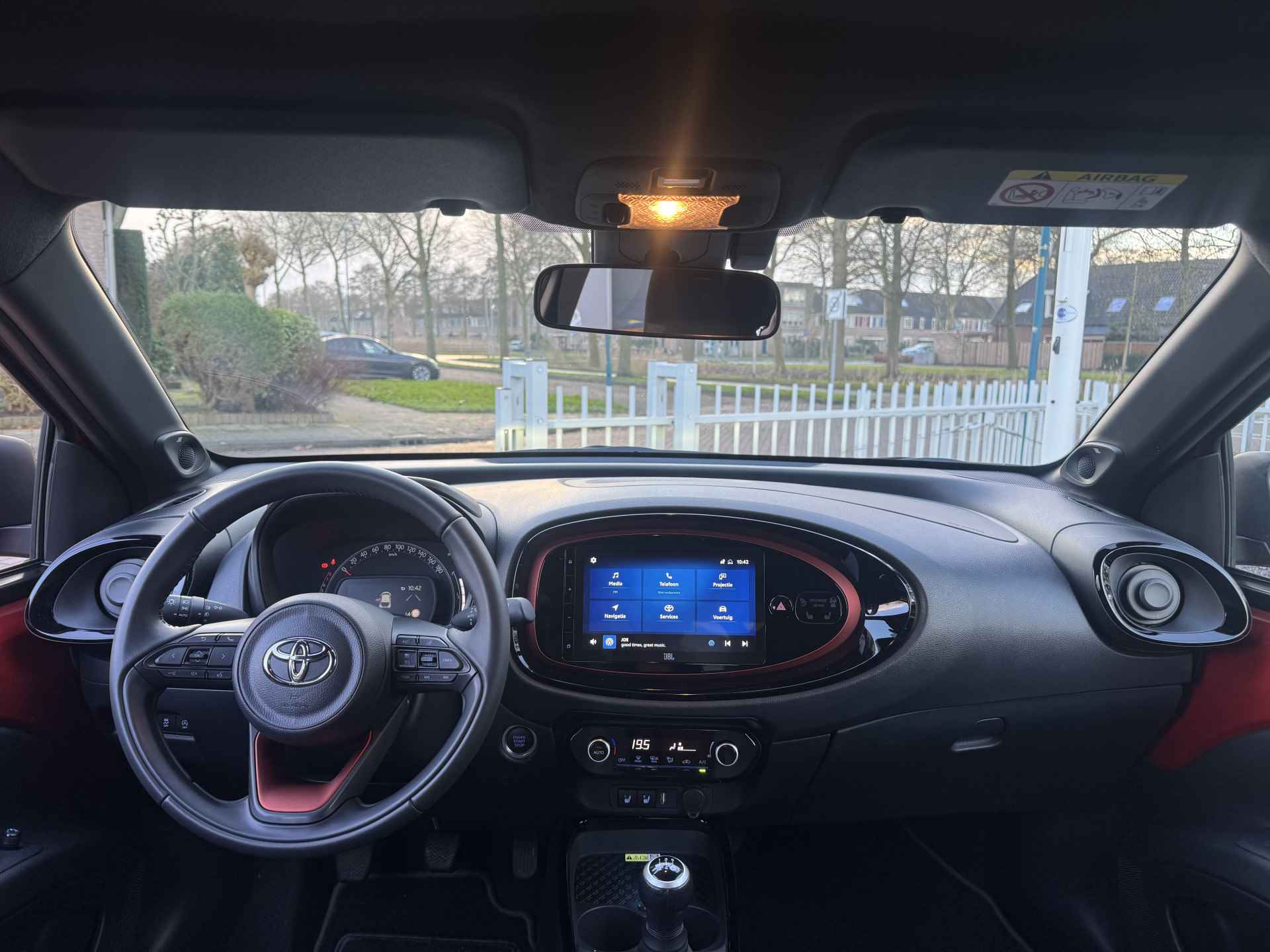 Toyota Aygo X 1.0 VVT-i MT JBL, parkeersensoren, apple/android carplay , All-in Rijklaarprijs - 6/32