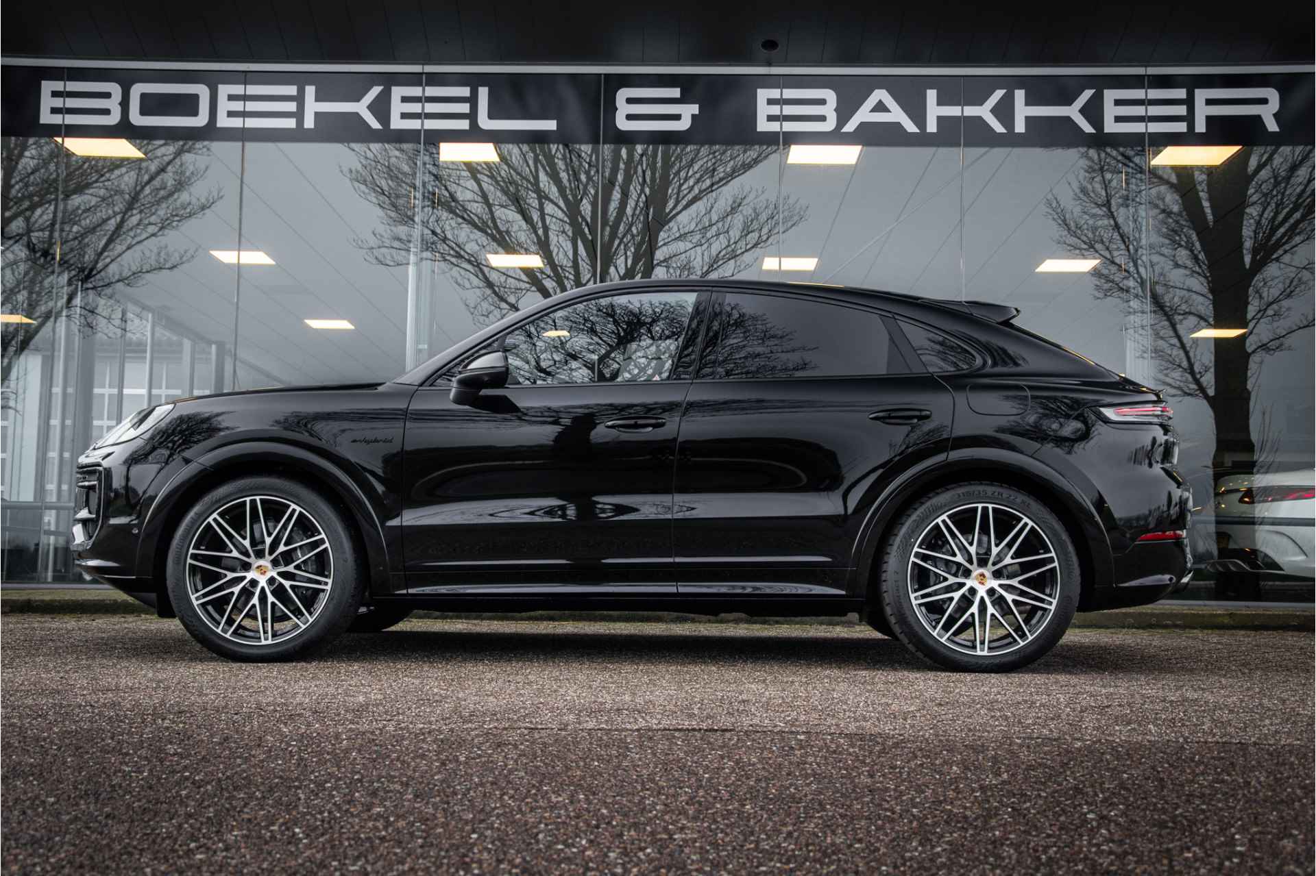 Porsche Cayenne Coupé 3.0 E-Hybrid - PASM - Sportdesign - Matrix - HUD - Adapt. Cruise - BOSE - GT Nw. model! Direct leverbaar! - 28/89