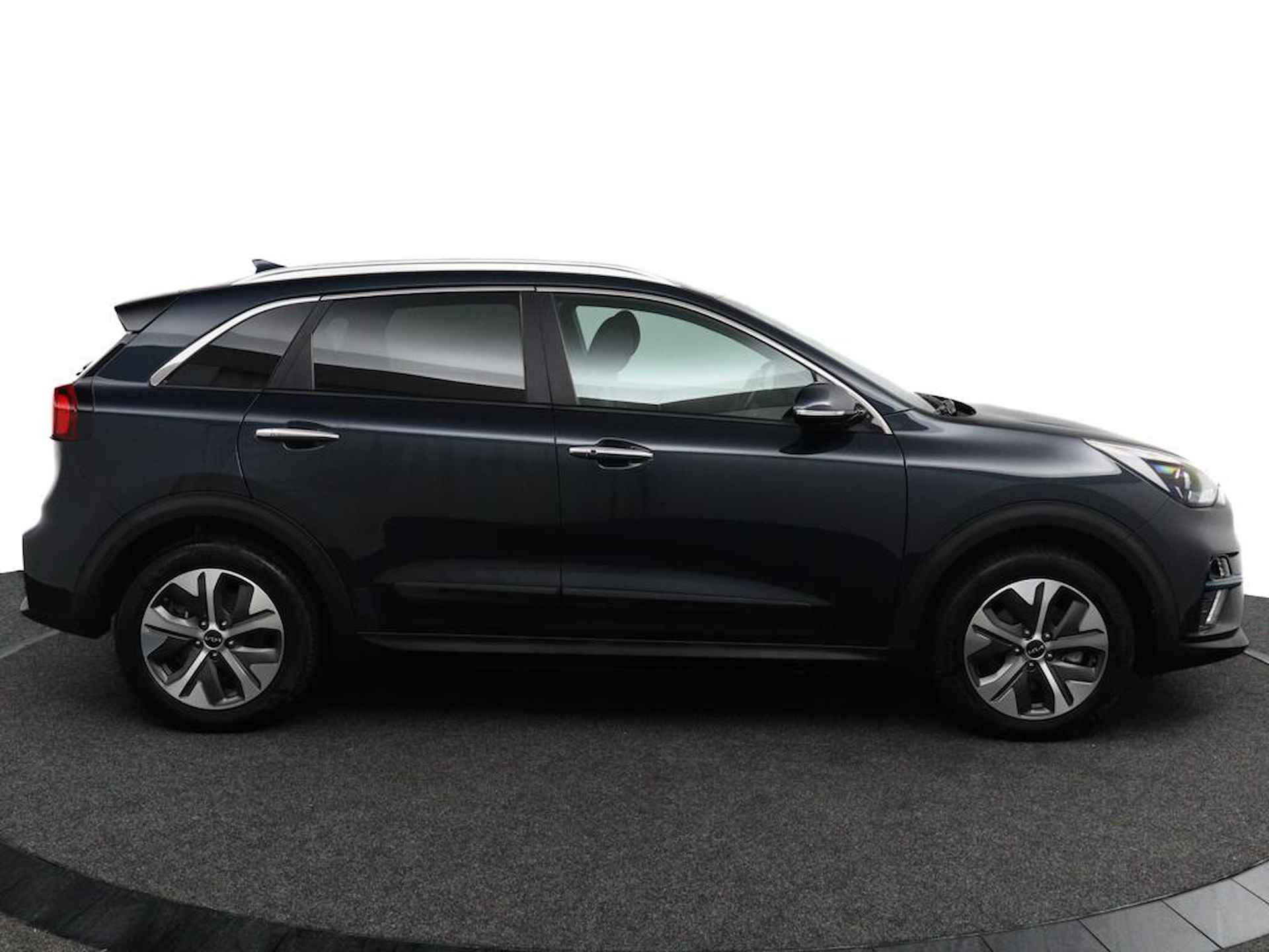 Kia e-Niro ExecutiveLine 64 kWh | All in prijs + BOVAG Garantie | 1e Eigenaar | Trekhaak | Navigatie | Adaptief Cruise Control - 13/48