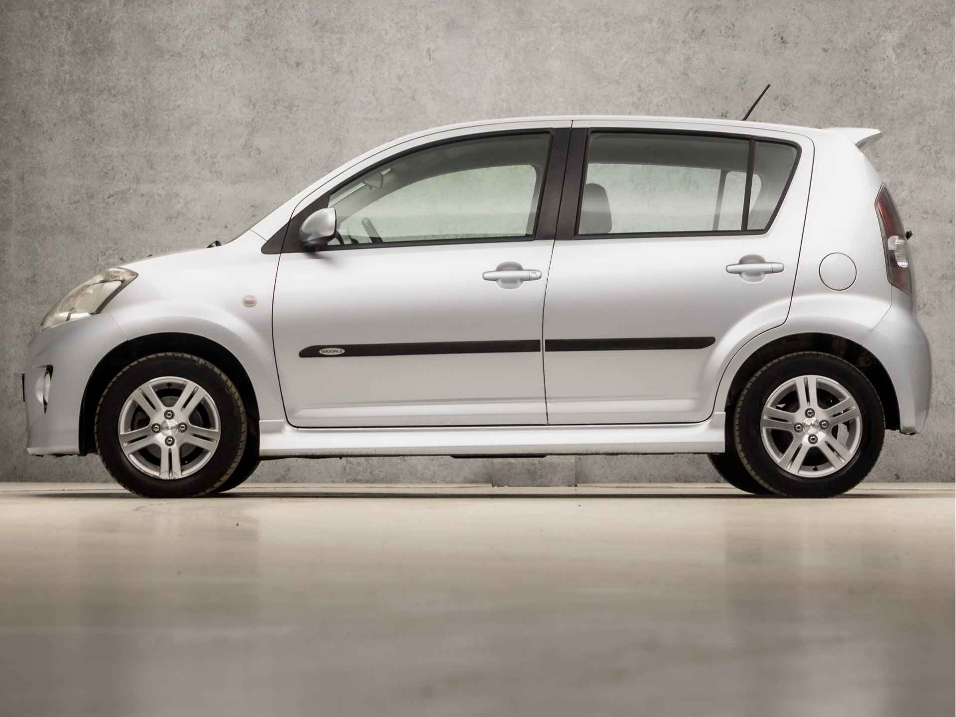 Daihatsu Sirion 2 1.3-16V Exclusive Sport Automaat (NAP, YOUNGTIMER, RADIO, SPORTSTOELEN, ELEK PAKKET, ARMSTEUN, LM VELGEN, NIEUWE APK, NIEUWSTAAT) - 2/27