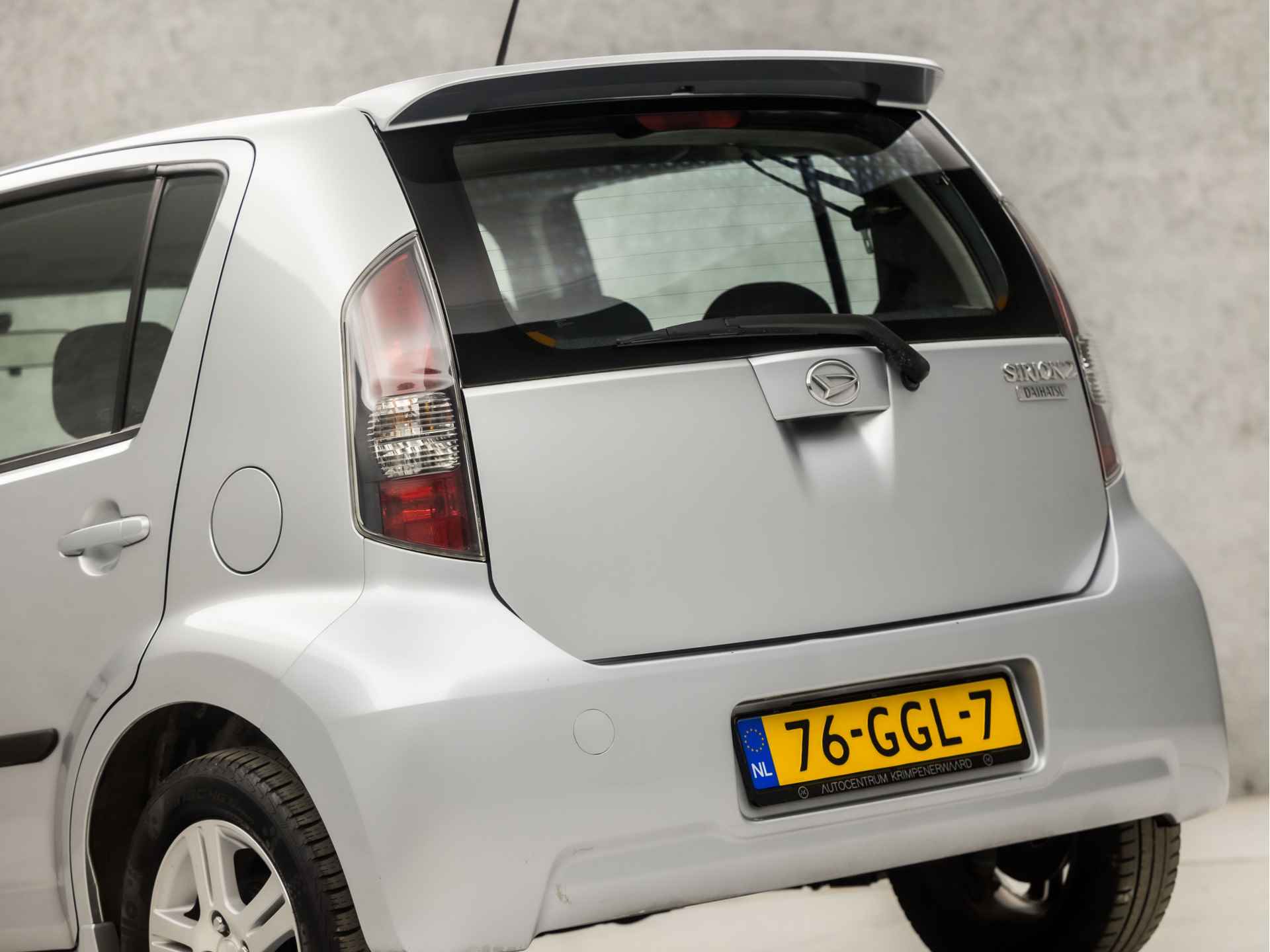 Daihatsu Sirion 2 1.3-16V Exclusive Sport Automaat (NAP, YOUNGTIMER, RADIO, SPORTSTOELEN, ELEK PAKKET, ARMSTEUN, LM VELGEN, NIEUWE APK, NIEUWSTAAT) - 10/27