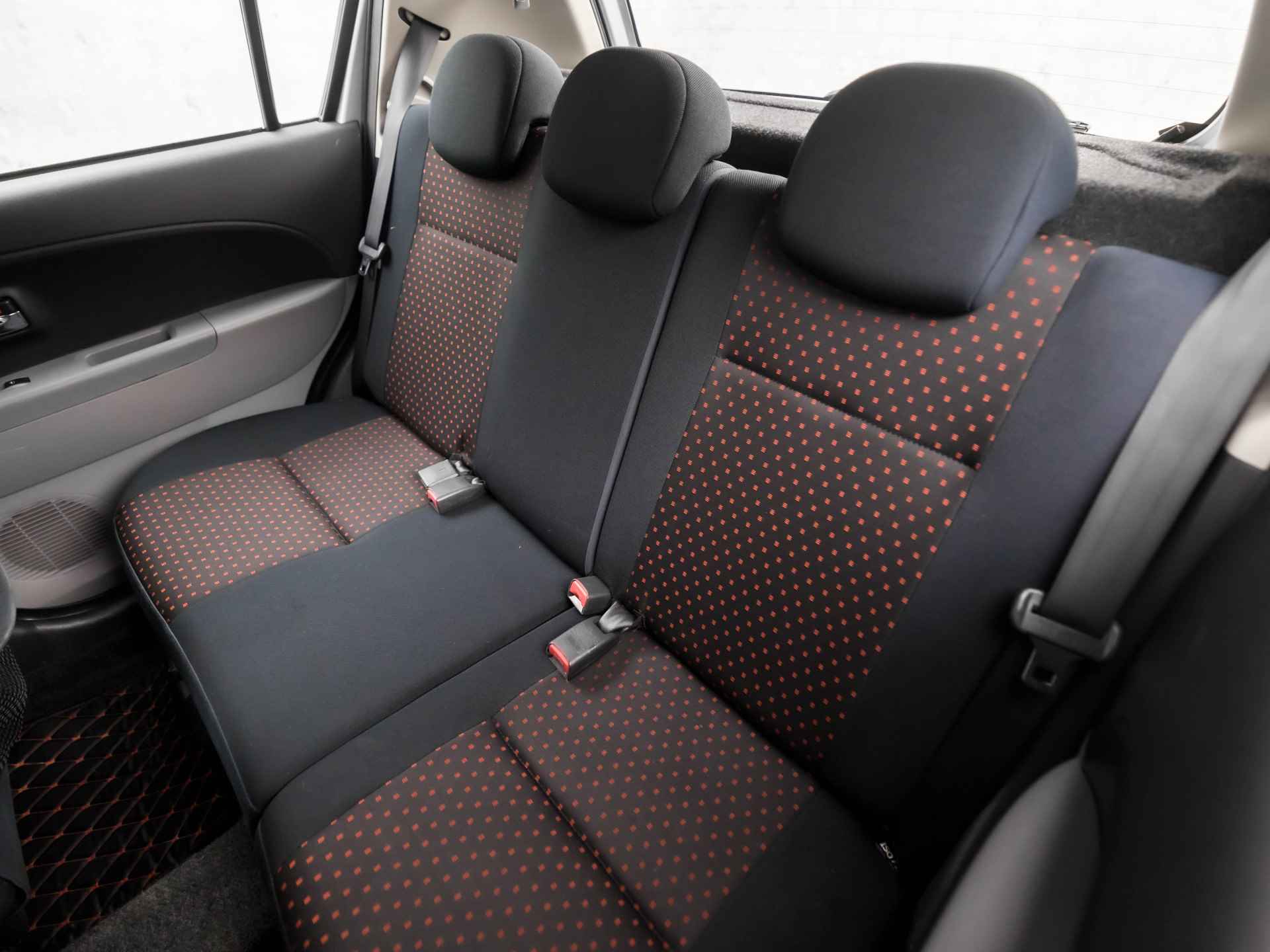 Daihatsu Sirion 2 1.3-16V Exclusive Sport Automaat (NAP, YOUNGTIMER, RADIO, SPORTSTOELEN, ELEK PAKKET, ARMSTEUN, LM VELGEN, NIEUWE APK, NIEUWSTAAT) - 13/27