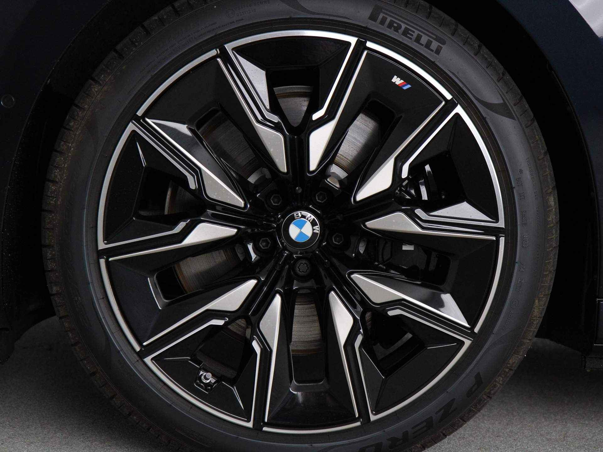 BMW i7 M70 xDrive - 23/34