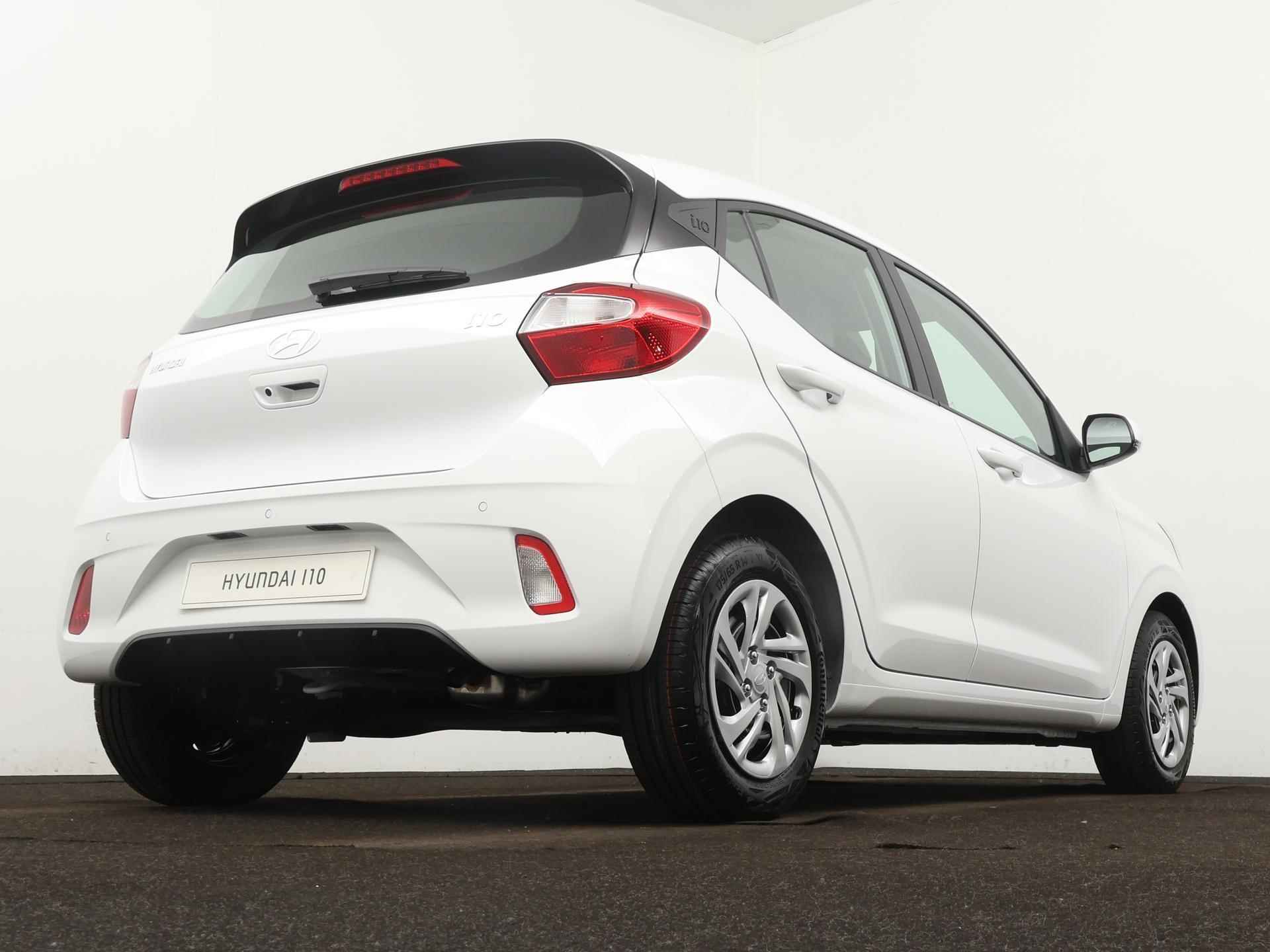 Hyundai i10 1.0 Premium | Navi | Apple Car Play | €2200 voorraadvoordeel! | Cruise Control | Achteruitrij Camera | - 4/26