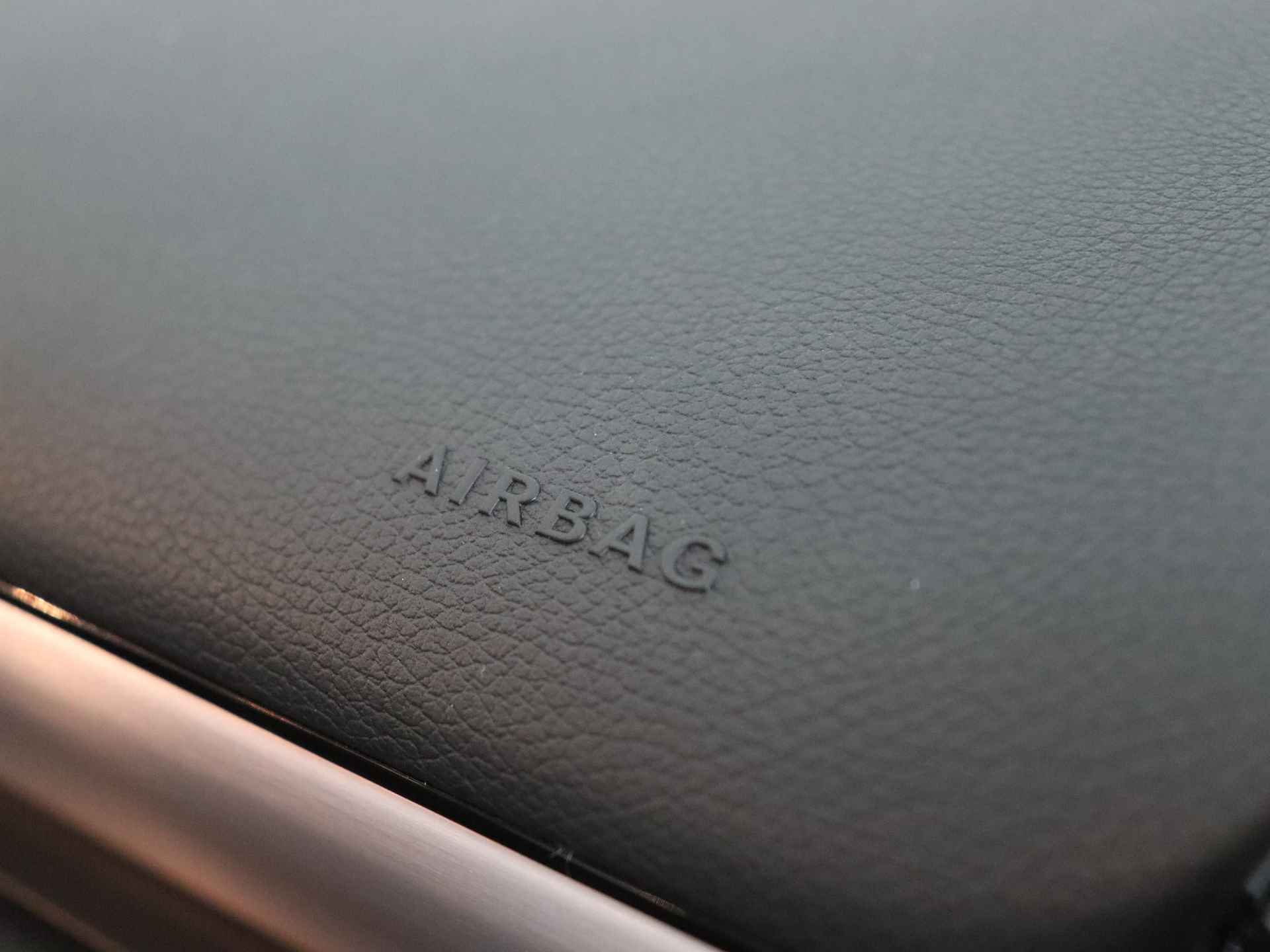 Mercedes-Benz A-Klasse 200 AMG Line (Panodak / ACC / Full Led / Distronic+ / Climate / 19 Inch / Digi dash) - 52/67