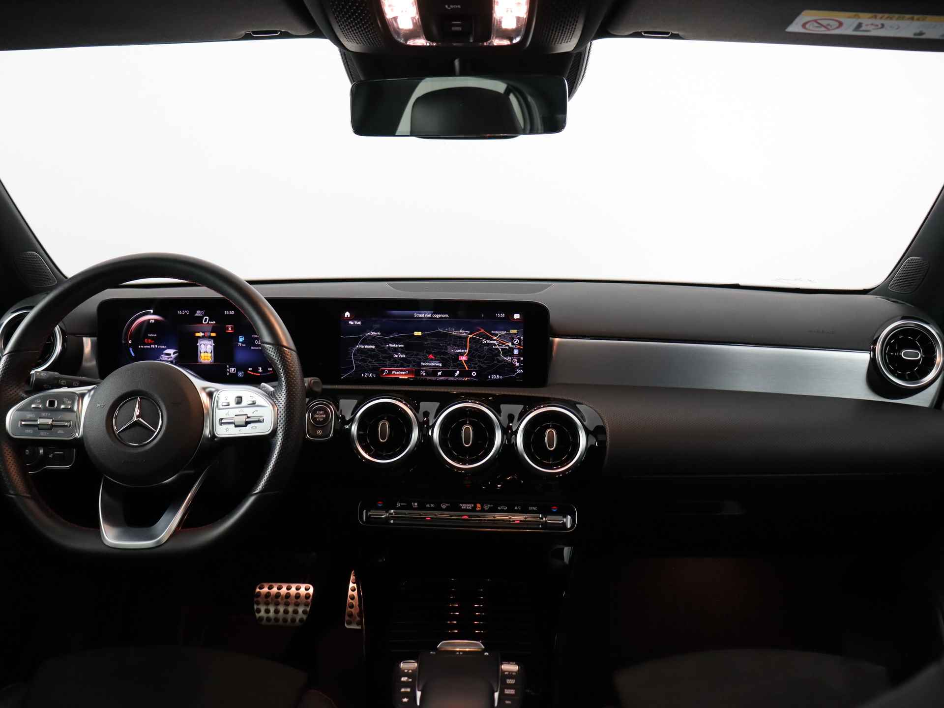 Mercedes-Benz A-Klasse 200 AMG Line (Panodak / ACC / Full Led / Distronic+ / Climate / 19 Inch / Digi dash) - 9/67