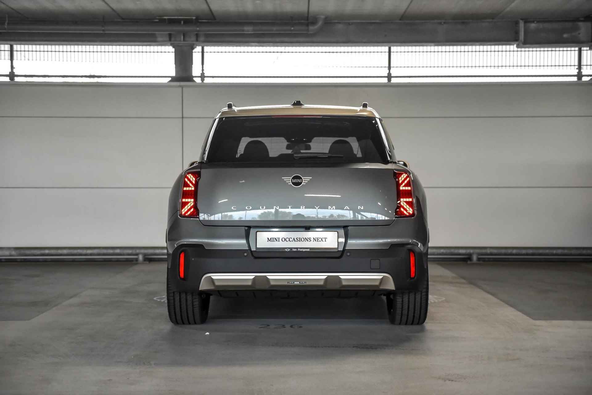 MINI Countryman E Favoured 66.5 kWh | Pakket L | Dak en spiegelkappen in Vibrant Silver - 7/22