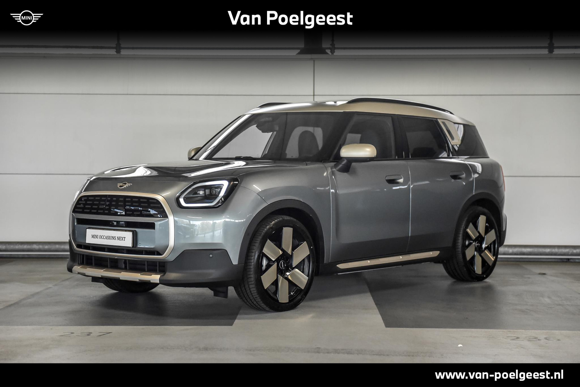 MINI Countryman E Favoured S 66.5 kWh MINI Countryman E Favoured 66.5 kWh | Pakket L | Dak en spiegelkappen in Vibrant Silver