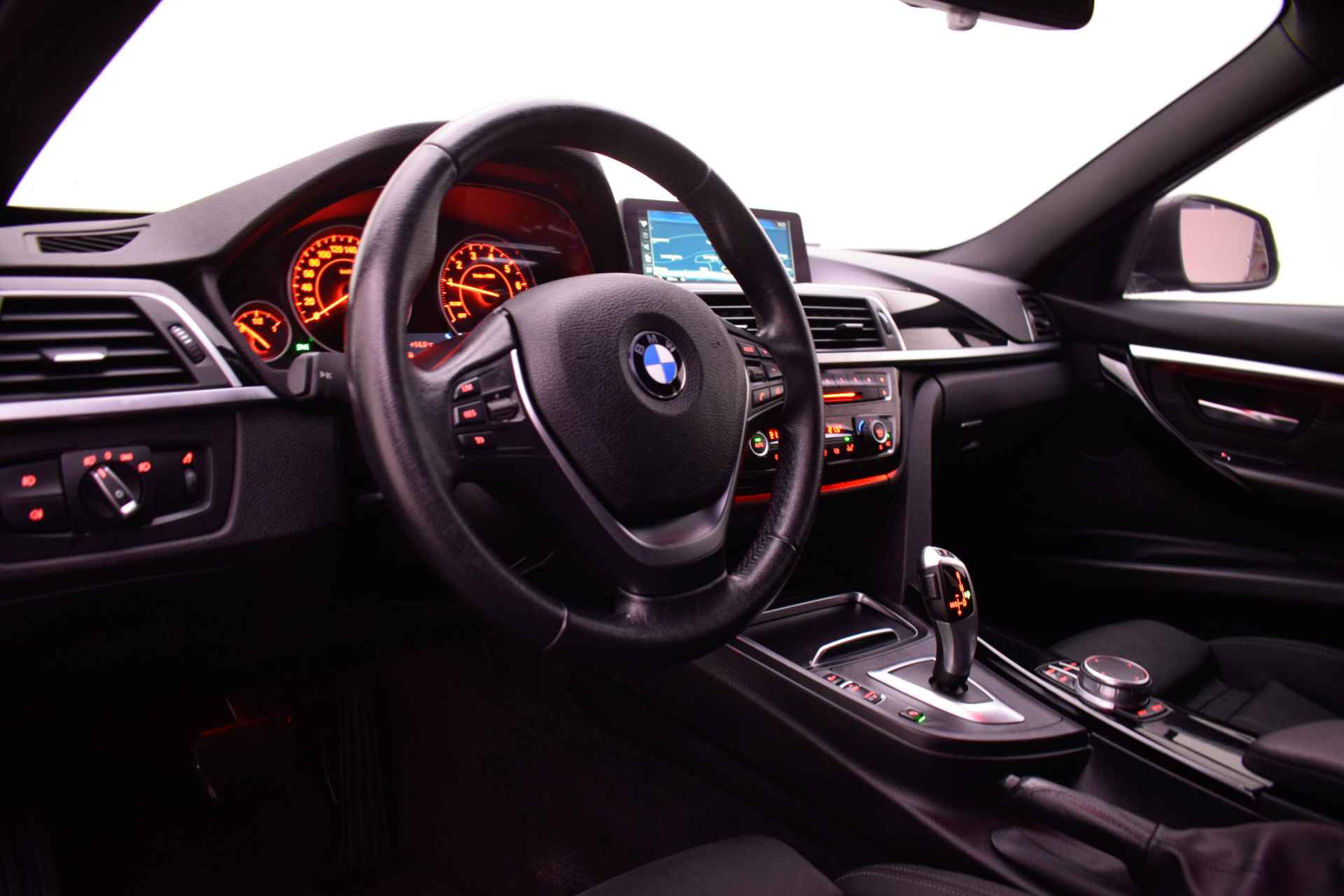 BMW 3-serie 318iA SPORT-LINE Executive FULL LED/NAVI PROF/SPORTSTOELEN/CRUISE/PDC V+A/LMV 18'' - 14/24