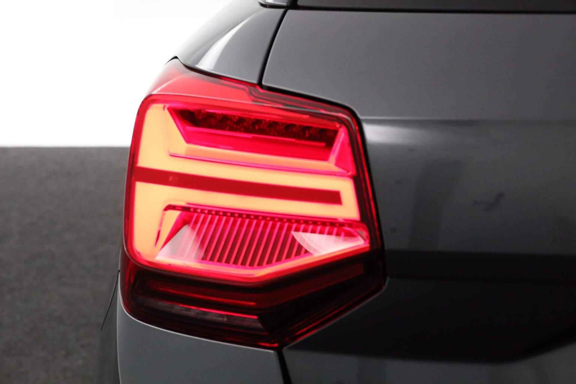 Audi Q2 35 TFSI 150PK S Edition | Stoelverwarming voorin | Assistentiepakket Parking | Comfortsleutel | - 13/42