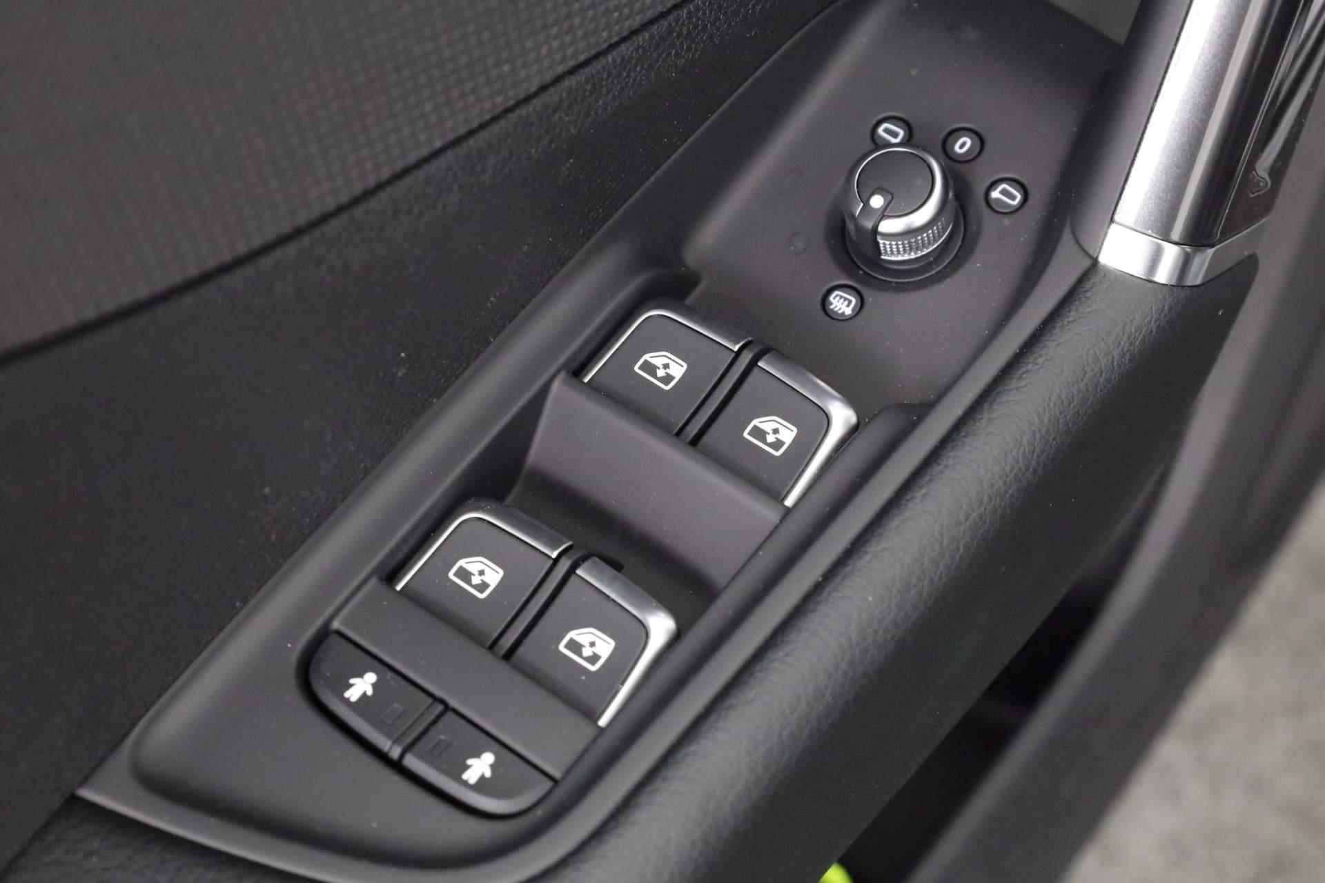 Audi Q2 35 TFSI 150PK S Edition | Stoelverwarming voorin | Assistentiepakket Parking | Comfortsleutel | - 24/42