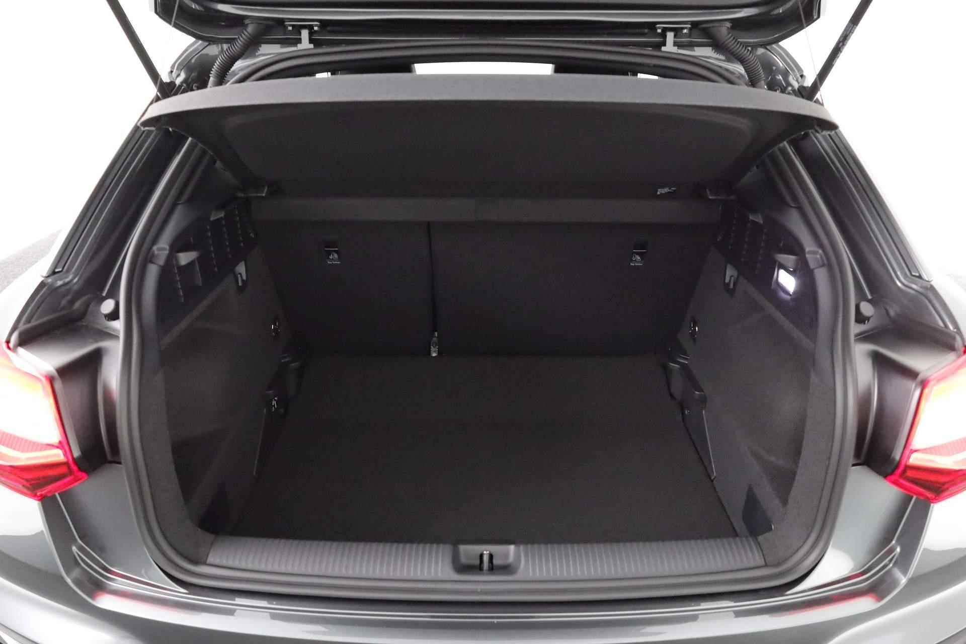 Audi Q2 35 TFSI 150PK S Edition | Stoelverwarming voorin | Assistentiepakket Parking | Comfortsleutel | - 42/42