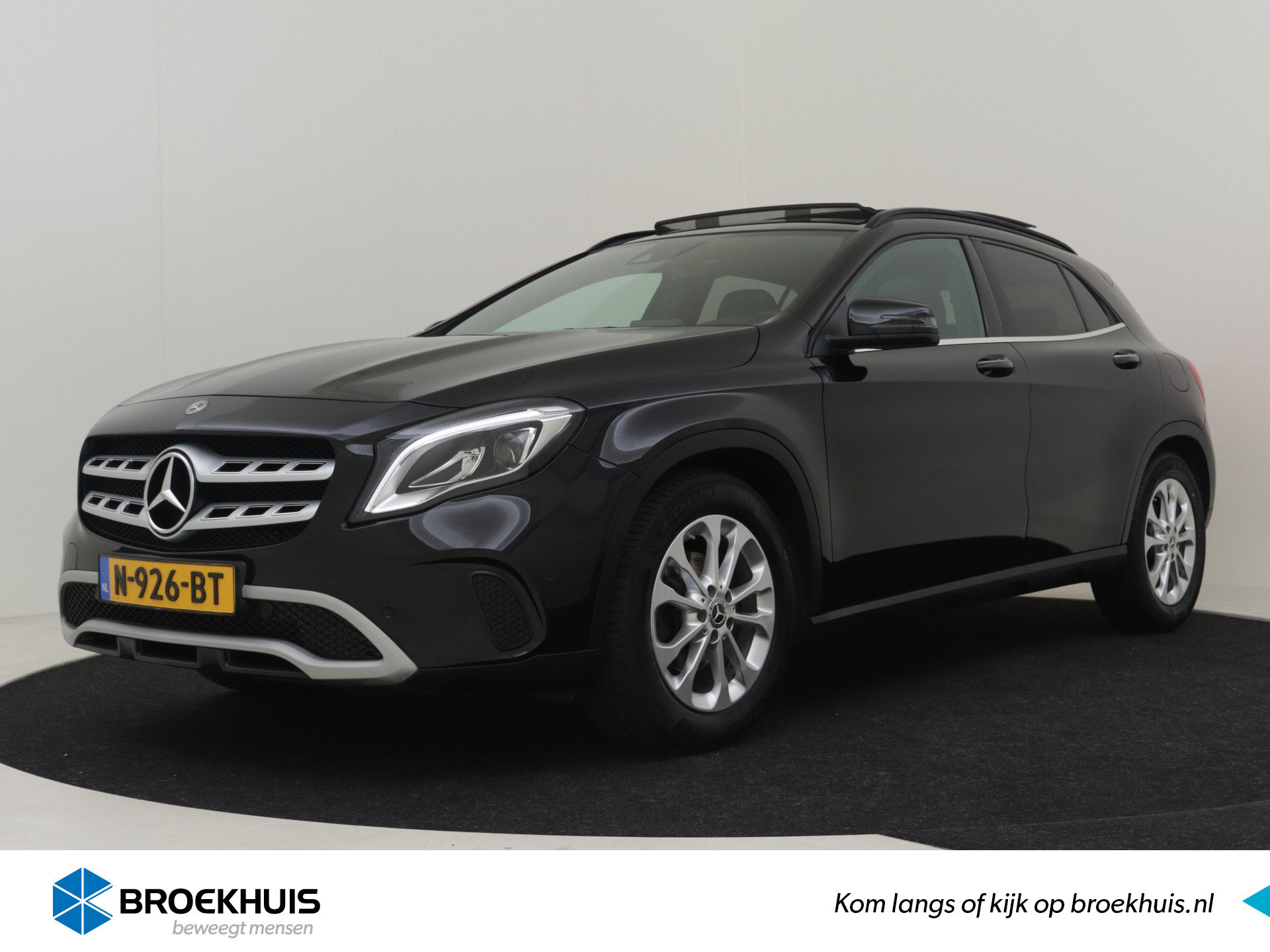 Mercedes-Benz GLA 200 Premium Plus 157pk | Cruise control | Navigatie | Trekhaak | Panorama dak | Camera achter | Led koplampen | 17"LMV