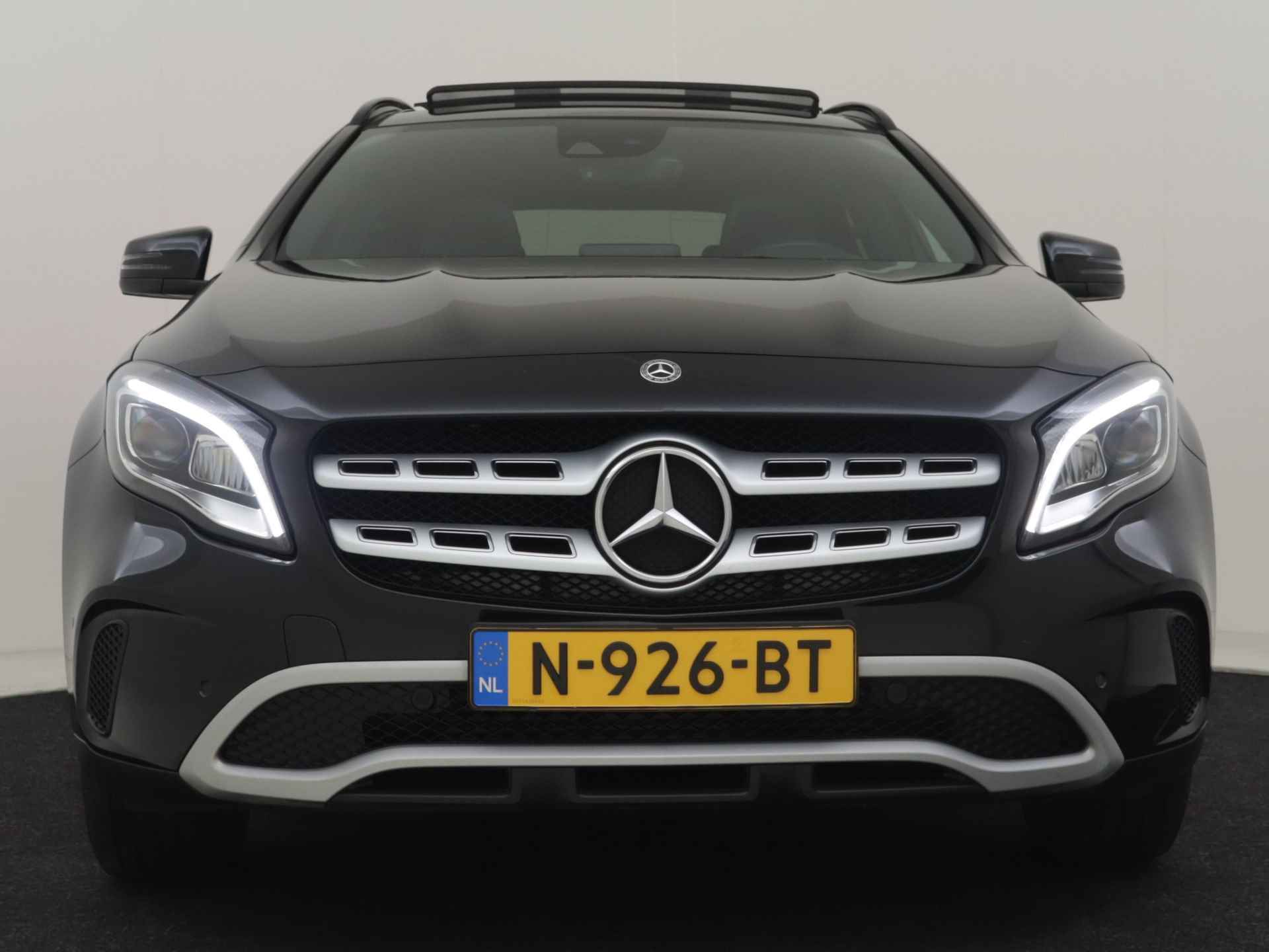 Mercedes-Benz GLA 200 Premium Plus 157pk | Cruise control | Navigatie | Trekhaak | Panorama dak | Camera achter | Led koplampen | 17"LMV - 33/56