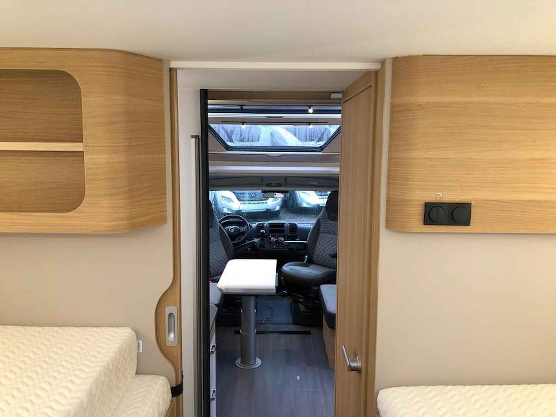 Adria Coral Plus 650 DL EP Level, luifel Airco - 15/19