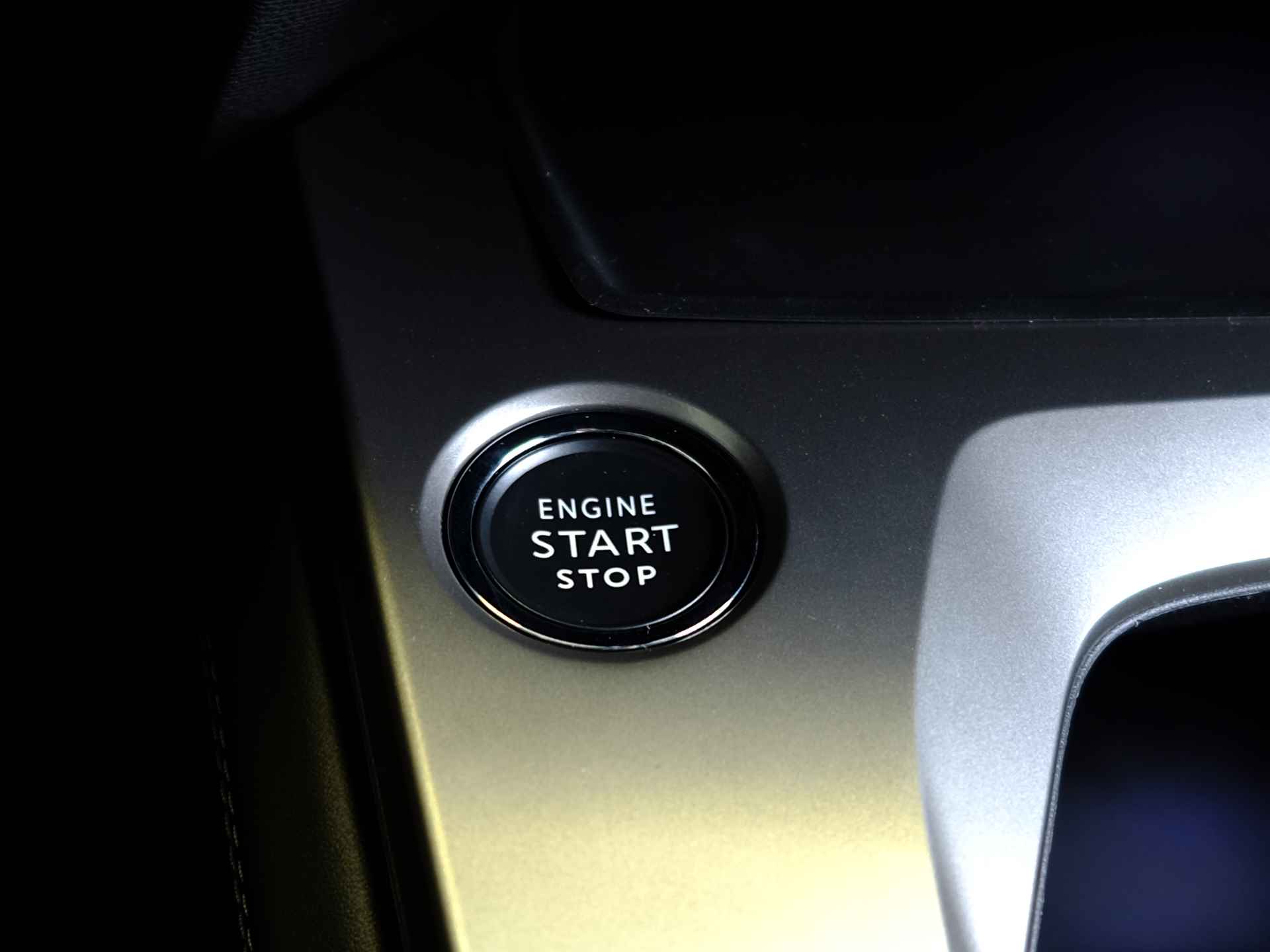 Peugeot 308 Sw 1.2 PureTech Allure 130pk | Carplay | Park. sensoren | Camera | Stoelverwarming - 19/23