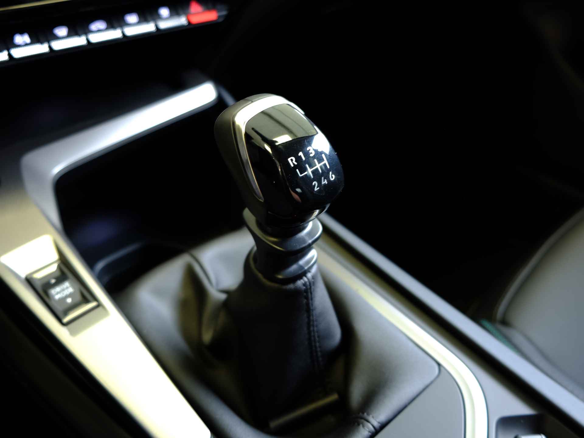 Peugeot 308 Sw 1.2 PureTech Allure 130pk | Carplay | Park. sensoren | Camera | Stoelverwarming - 21/23