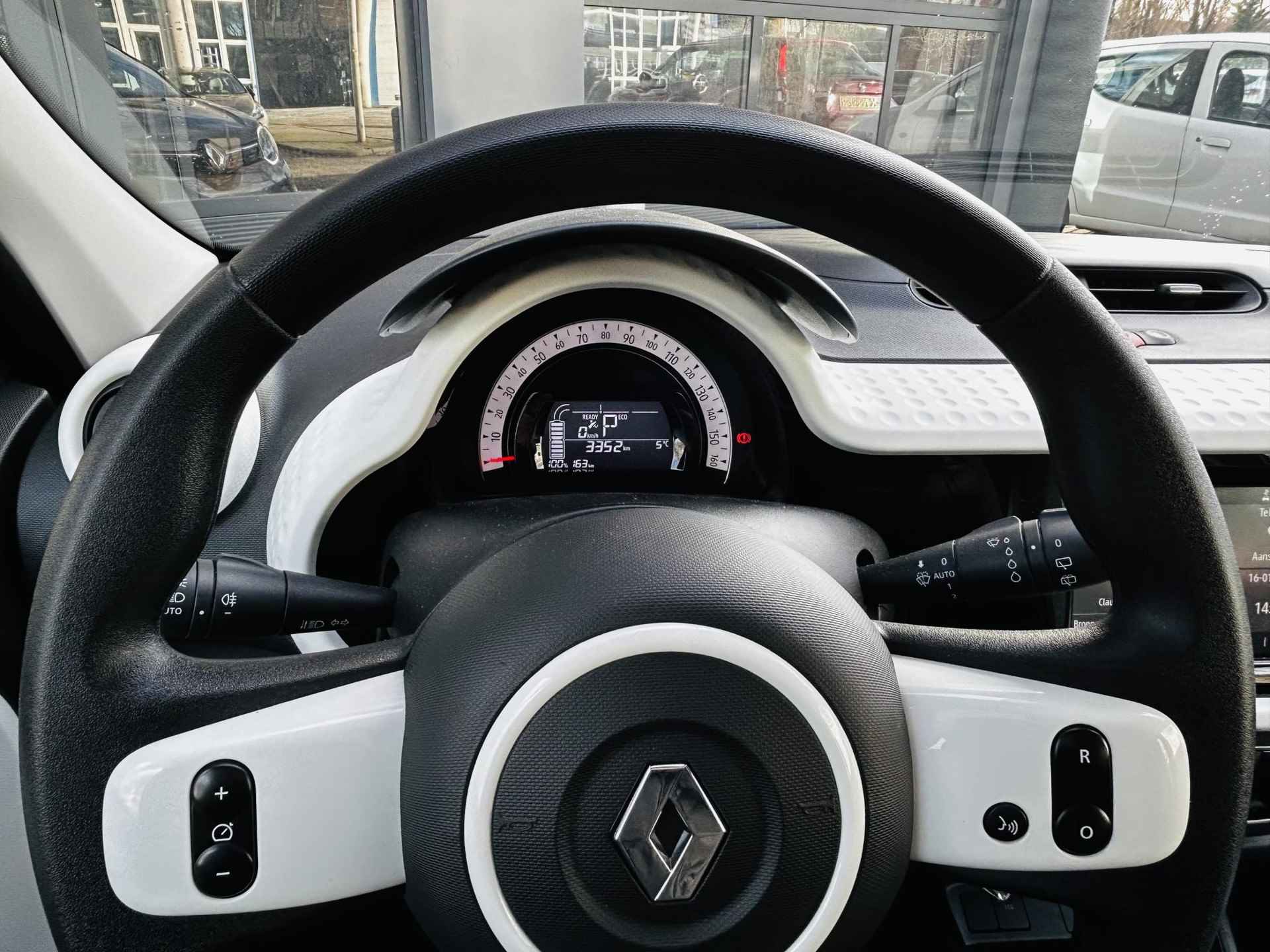 Renault Twingo Z.E. R80 E-Tech Equilibre 22 kWh LET OP DEMO BTW AUTO ,VRAAG NAAR DE HUIDIGE KILOMETERSTAND , 2000,- SUBSIDIE MOGELIJK - 11/18