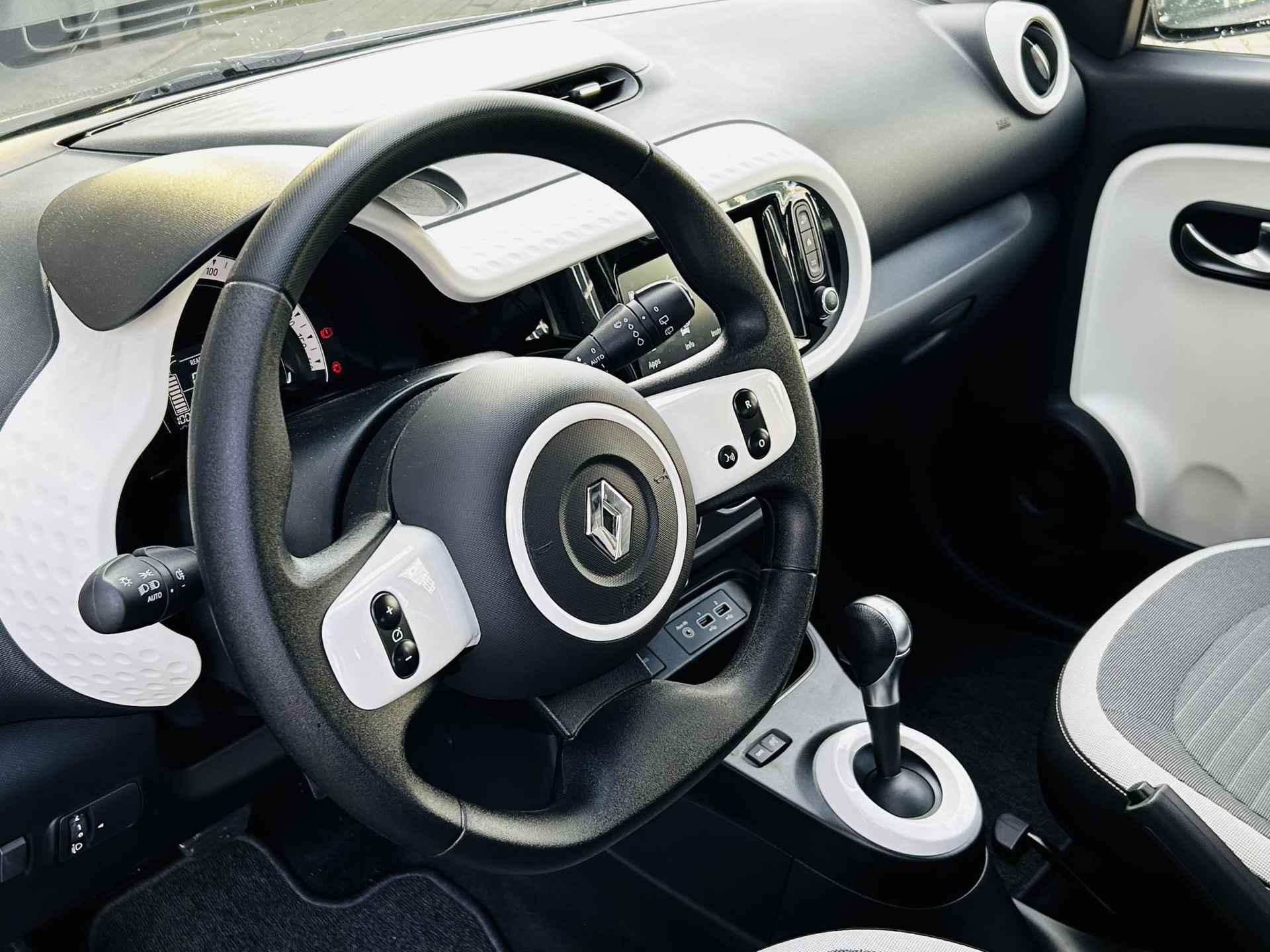 Renault Twingo Z.E. R80 E-Tech Equilibre 22 kWh LET OP DEMO BTW AUTO ,VRAAG NAAR DE HUIDIGE KILOMETERSTAND , 2000,- SUBSIDIE MOGELIJK - 14/18