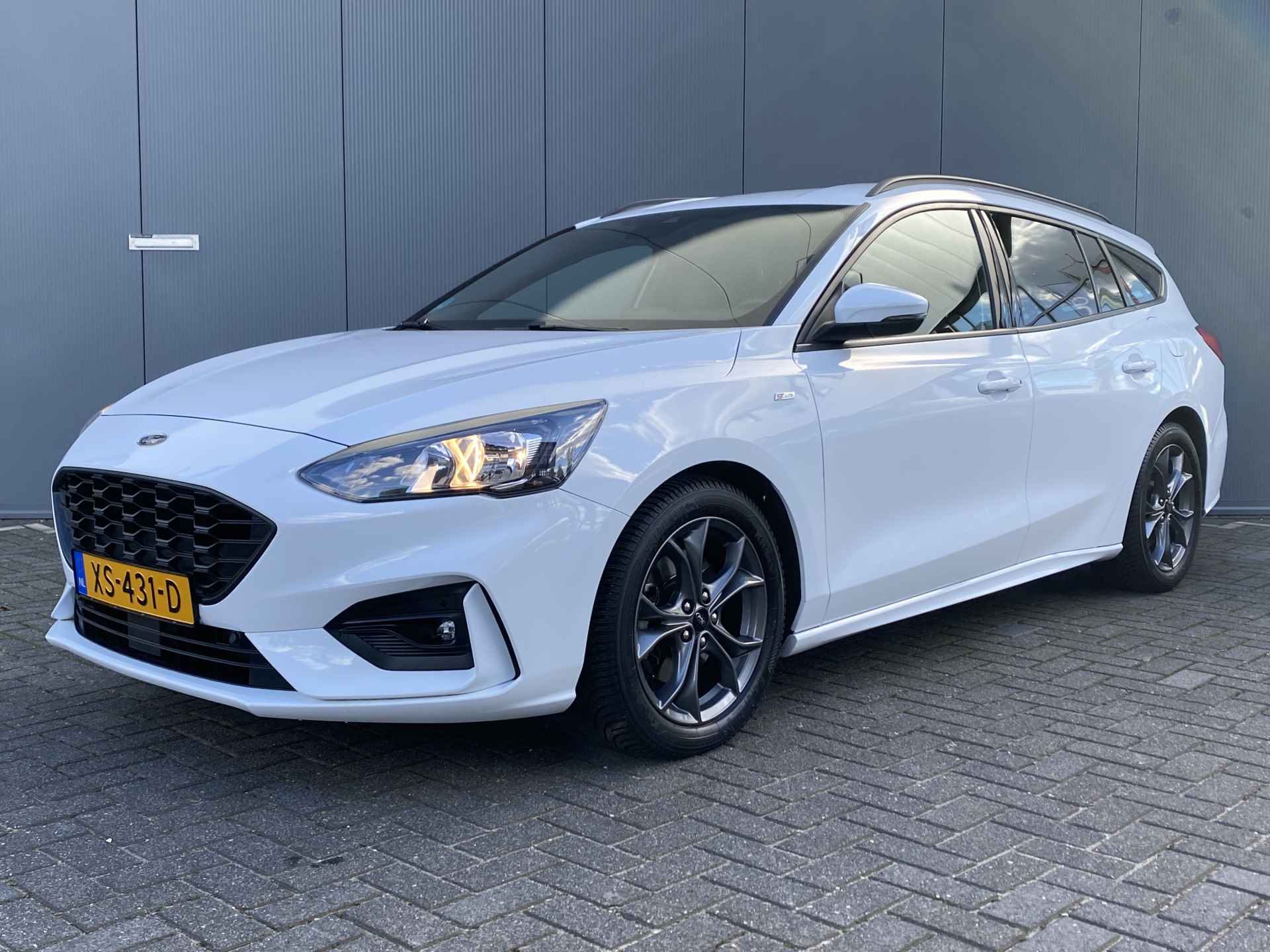 Ford Focus Wagon 1.0 EcoBoost 125pk ST-Line Business | LED | Airco | Carplay | Keyless | Navigatie | Sportstoelen | 17'' Lichtmetaal | Crui - 2/31