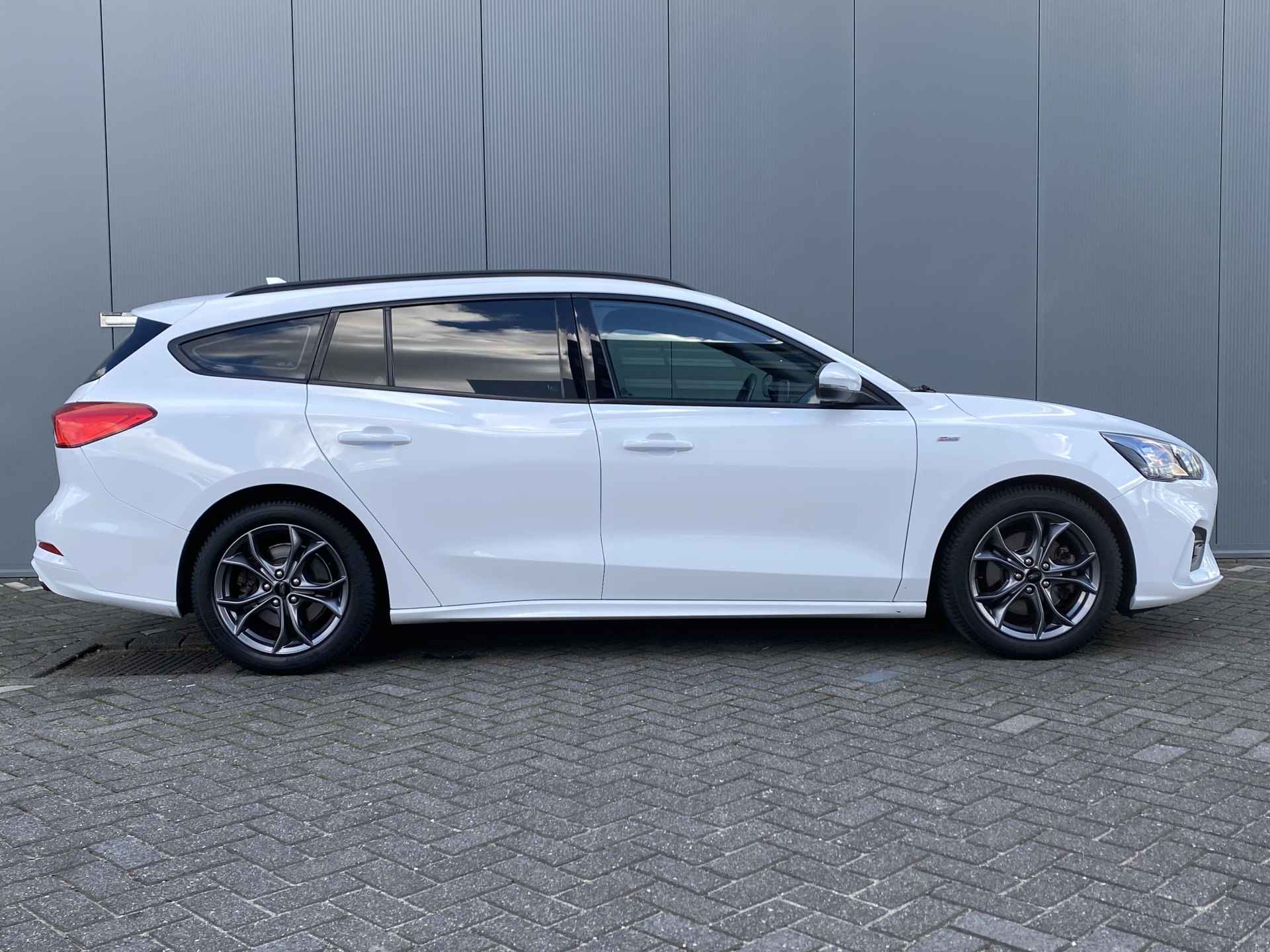 Ford Focus Wagon 1.0 EcoBoost 125pk ST-Line Business | LED | Airco | Carplay | Keyless | Navigatie | Sportstoelen | 17'' Lichtmetaal | Crui - 4/31