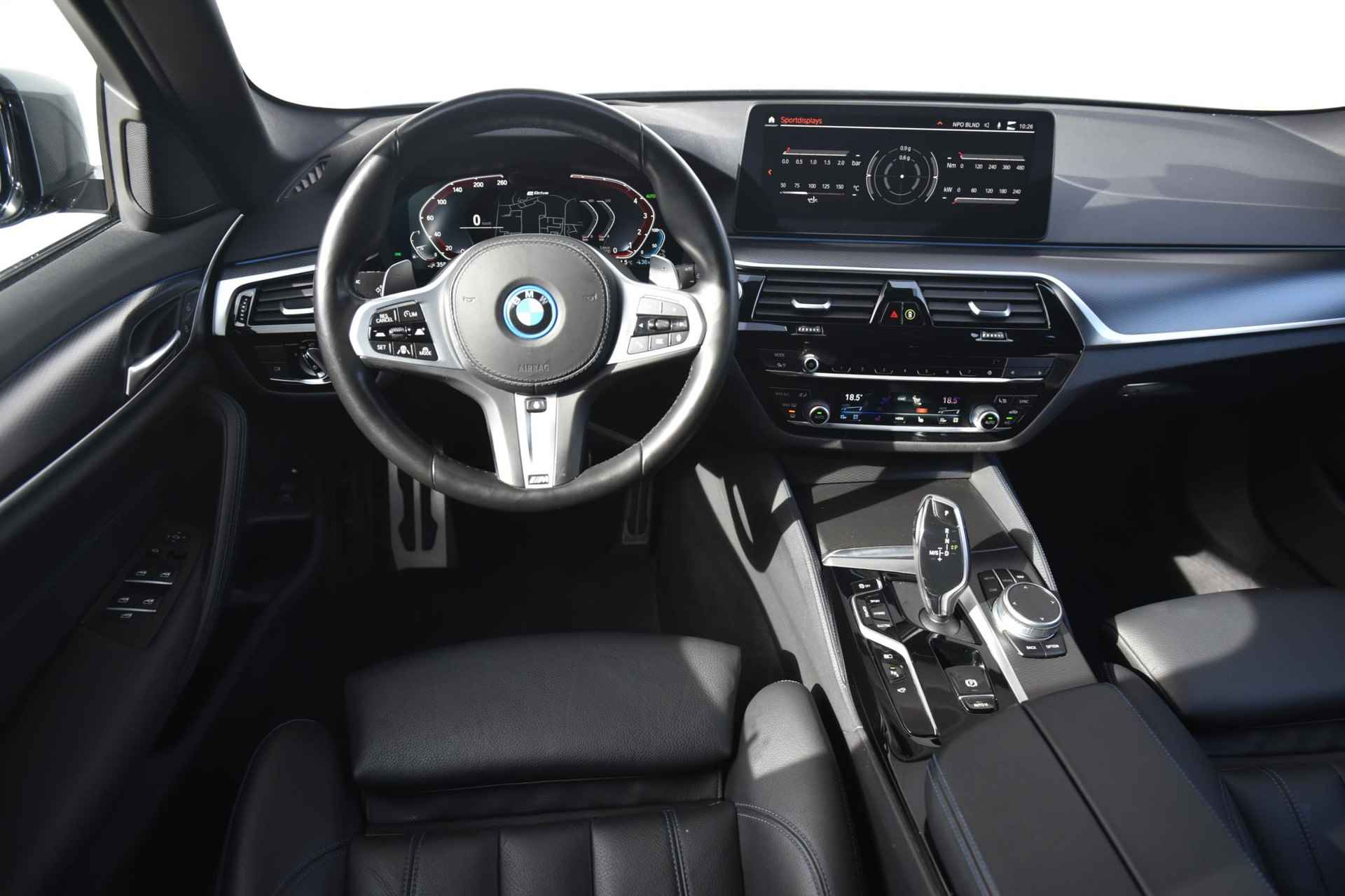 BMW 5 Serie Touring 530e xDrive High Executive Glazen Schuifdak / Adaptief Onderstel / Stuurwielrand Verwarming / Comfort Acces / Soft Close / Electrische Zwenkhaak / Getinte Ramen Achter / Driving Assistant Prof / Parking Assistant Prof / Head Up Display / Laser Light - 21/28