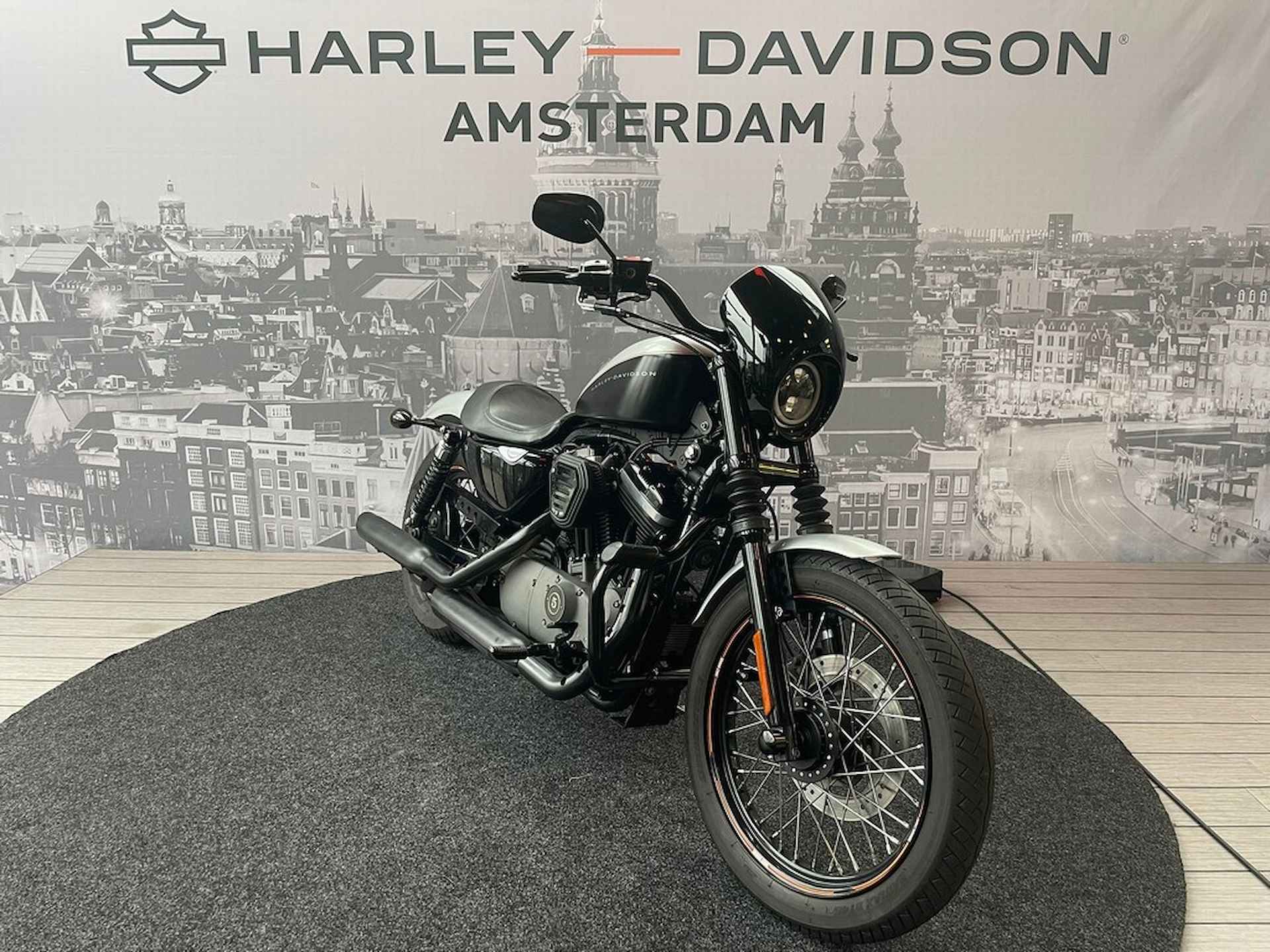 Harley-Davidson XL 1200N NIGHTSTER - 3/8