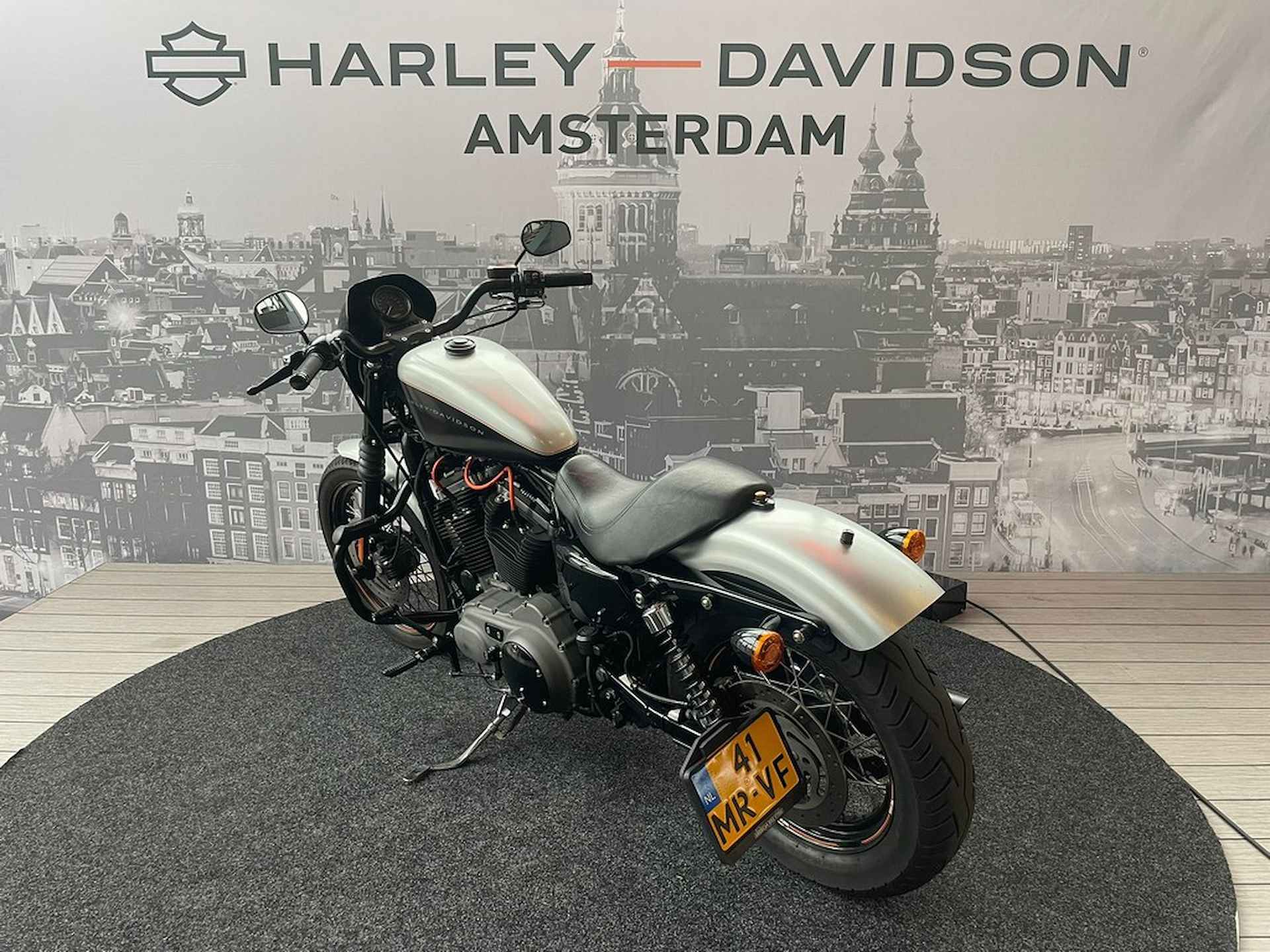 Harley-Davidson XL 1200N NIGHTSTER - 6/8