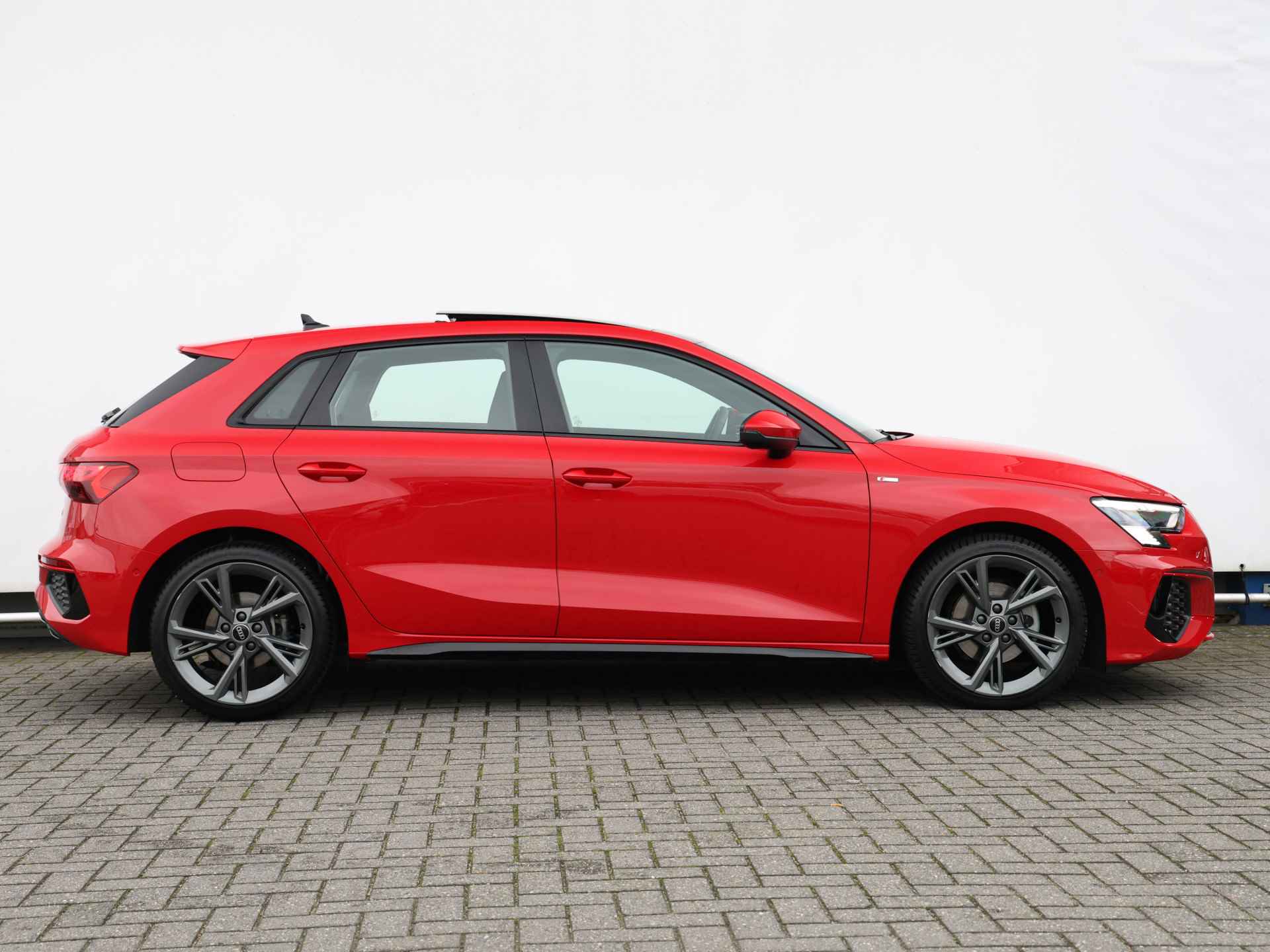 Audi A3 Sportback 35 TFSI S edition 150pk | Pano | Camera | Matrix LED | Stoelverwarming | Adaptive Cruise - 2/47