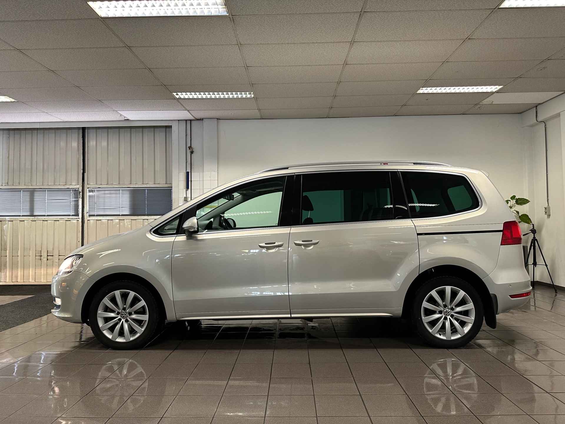 Volkswagen Sharan 1.4 TSI Highline * 1e Eig / Trekhaak / Navigatie / Stoelverwarming / NL Auto * - 2/24