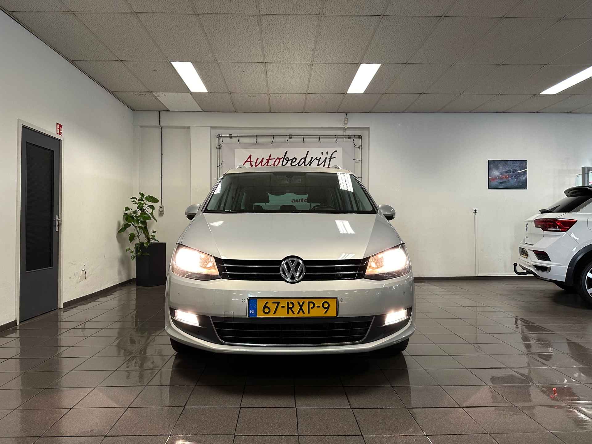 Volkswagen Sharan 1.4 TSI Highline * 1e Eig / Trekhaak / Navigatie / Stoelverwarming / NL Auto * - 8/24