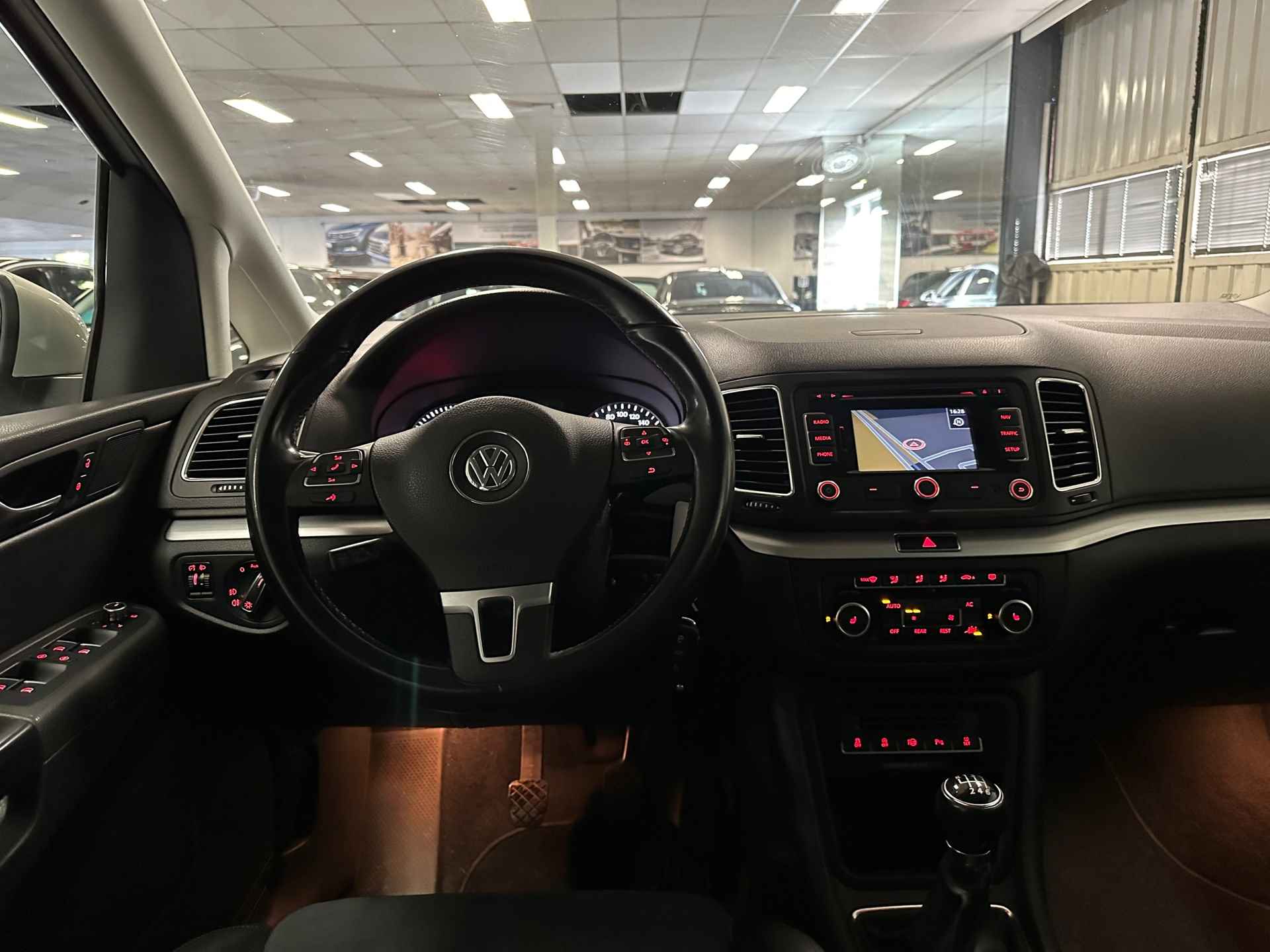 Volkswagen Sharan 1.4 TSI Highline * 1e Eig / Trekhaak / Navigatie / Stoelverwarming / NL Auto * - 22/24