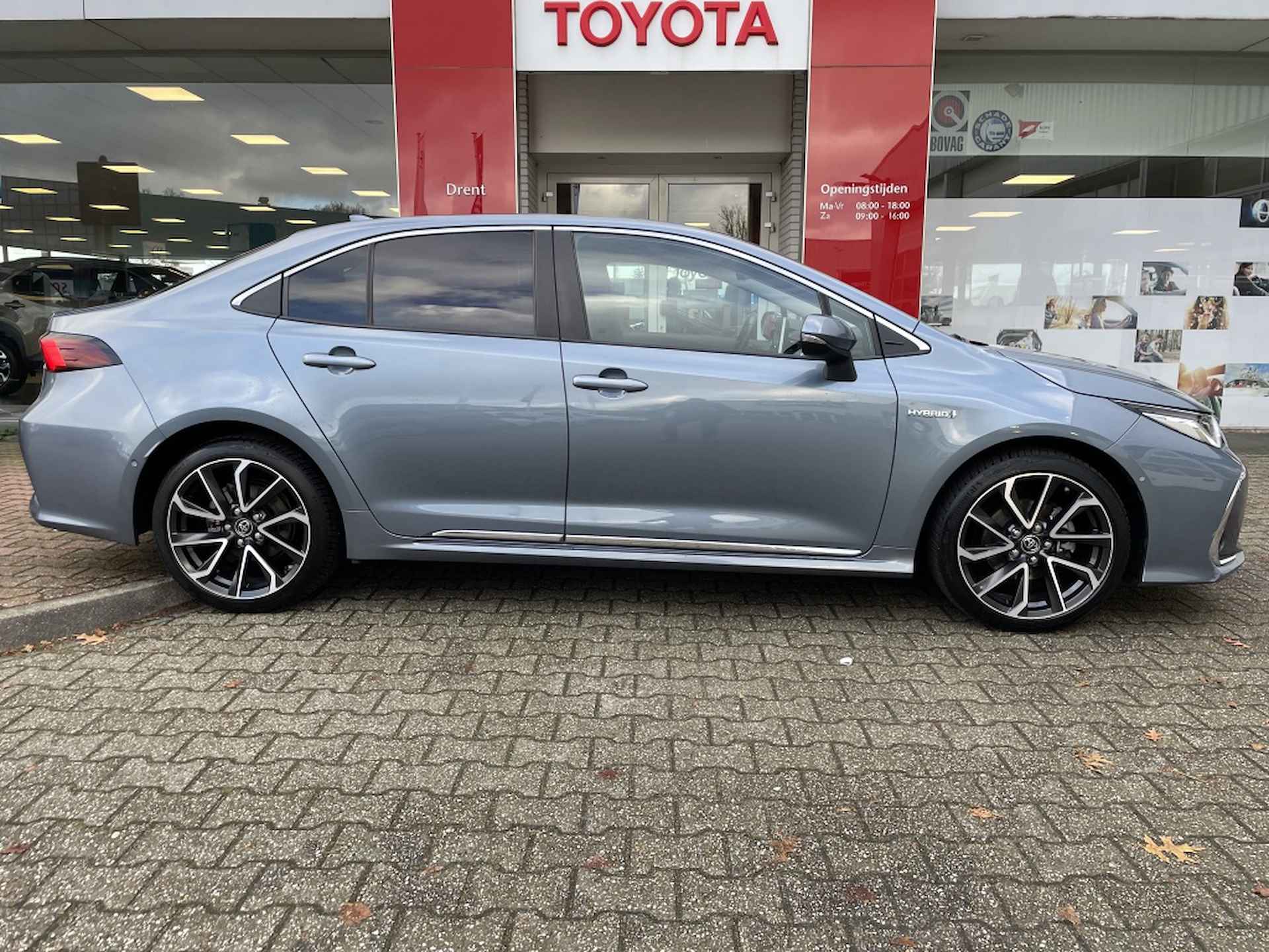 Toyota Corolla 1.8 Hybrid Executive | sensoren v&a | keyless entry + start | Na - 3/35