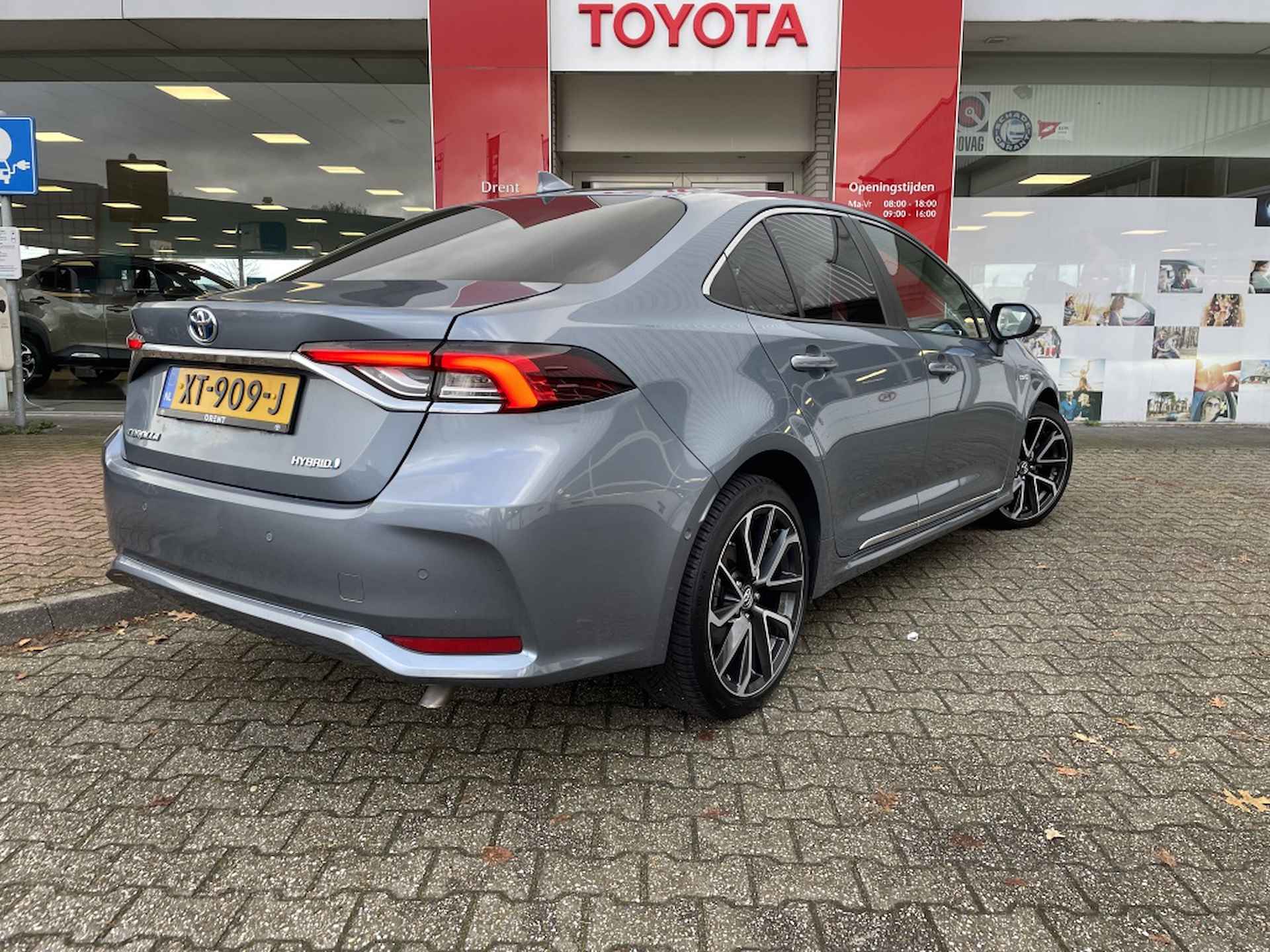 Toyota Corolla 1.8 Hybrid Executive | sensoren v&a | keyless entry + start | Na - 4/35