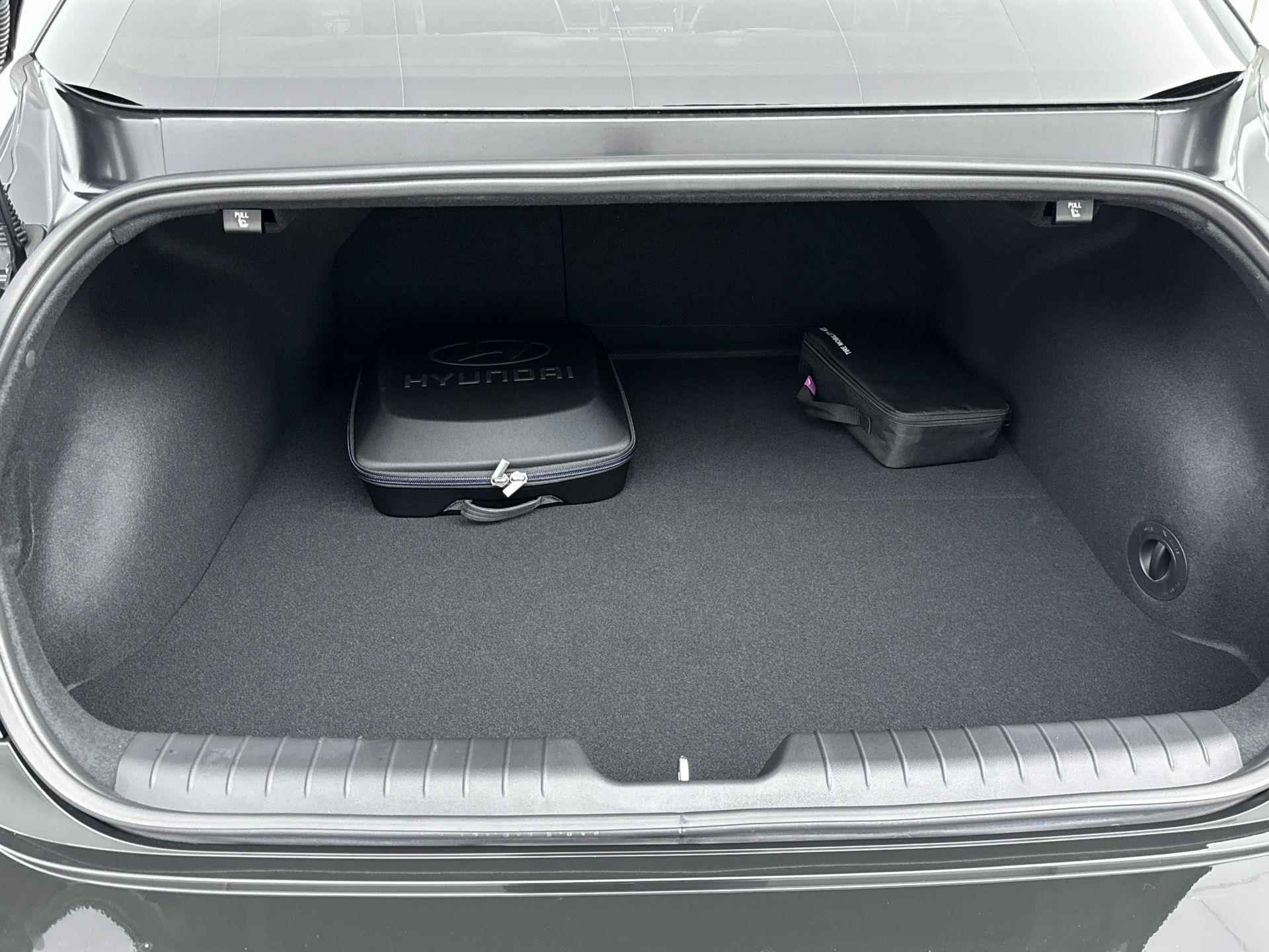 Hyundai IONIQ 6 Lounge 77 kWh | Incl. €3000,- Voorraadactie! | Memory | 360 Camera | Stoel + stuurverwarming | Head-up display | 20" Lm-wielen | - 19/28