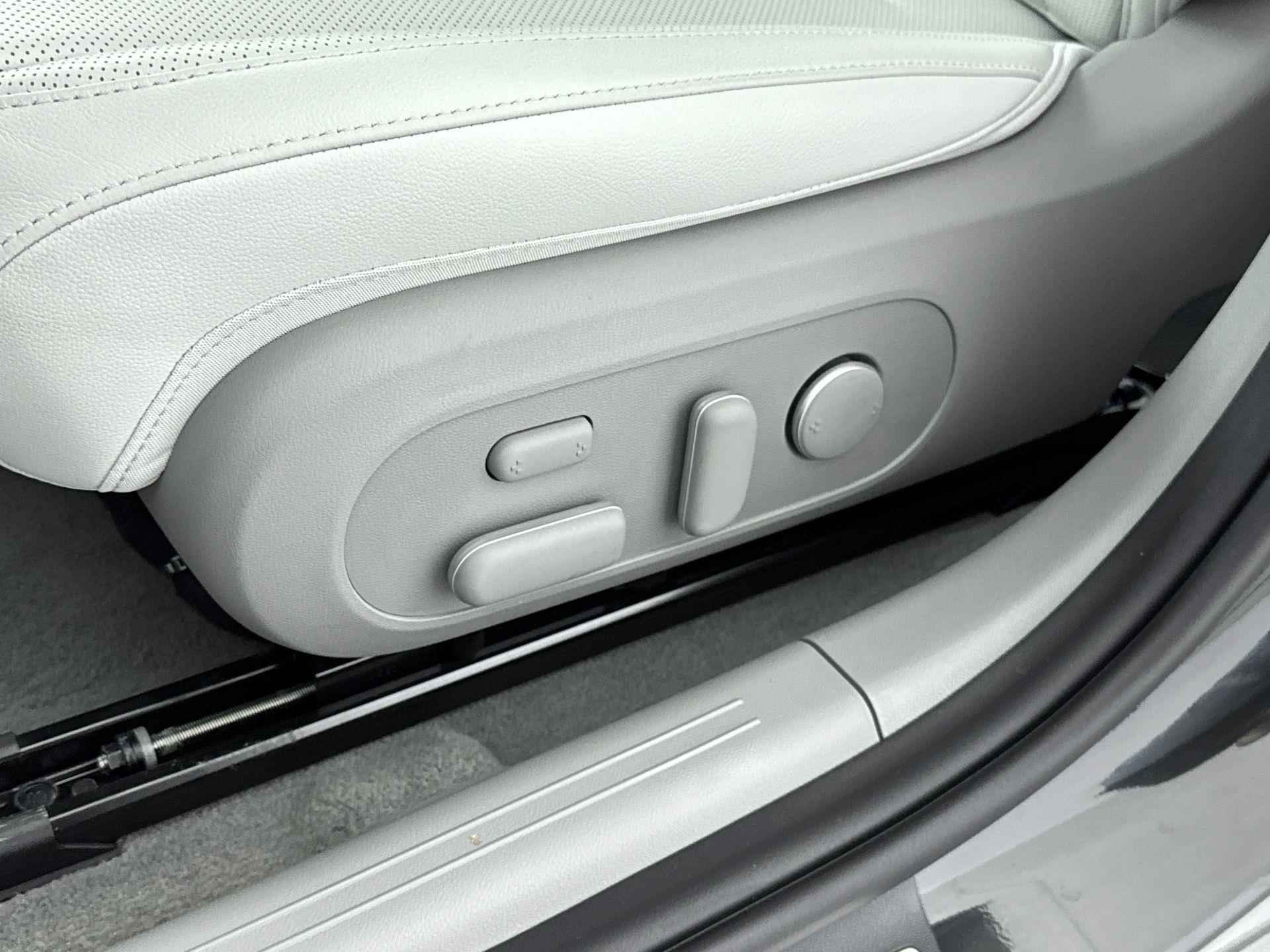 Hyundai IONIQ 6 Lounge 77 kWh | Incl. €3000,- Voorraadactie! | Memory | 360 Camera | Stoel + stuurverwarming | Head-up display | 20" Lm-wielen | - 20/28