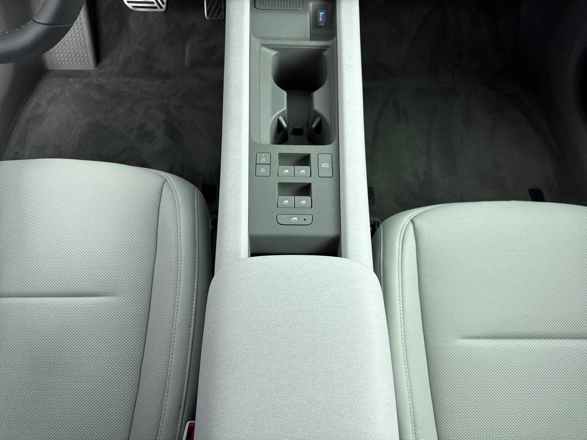 Hyundai IONIQ 6 Lounge 77 kWh | Incl. €3000,- Voorraadactie! | Memory | 360 Camera | Stoel + stuurverwarming | Head-up display | 20" Lm-wielen | - 23/28