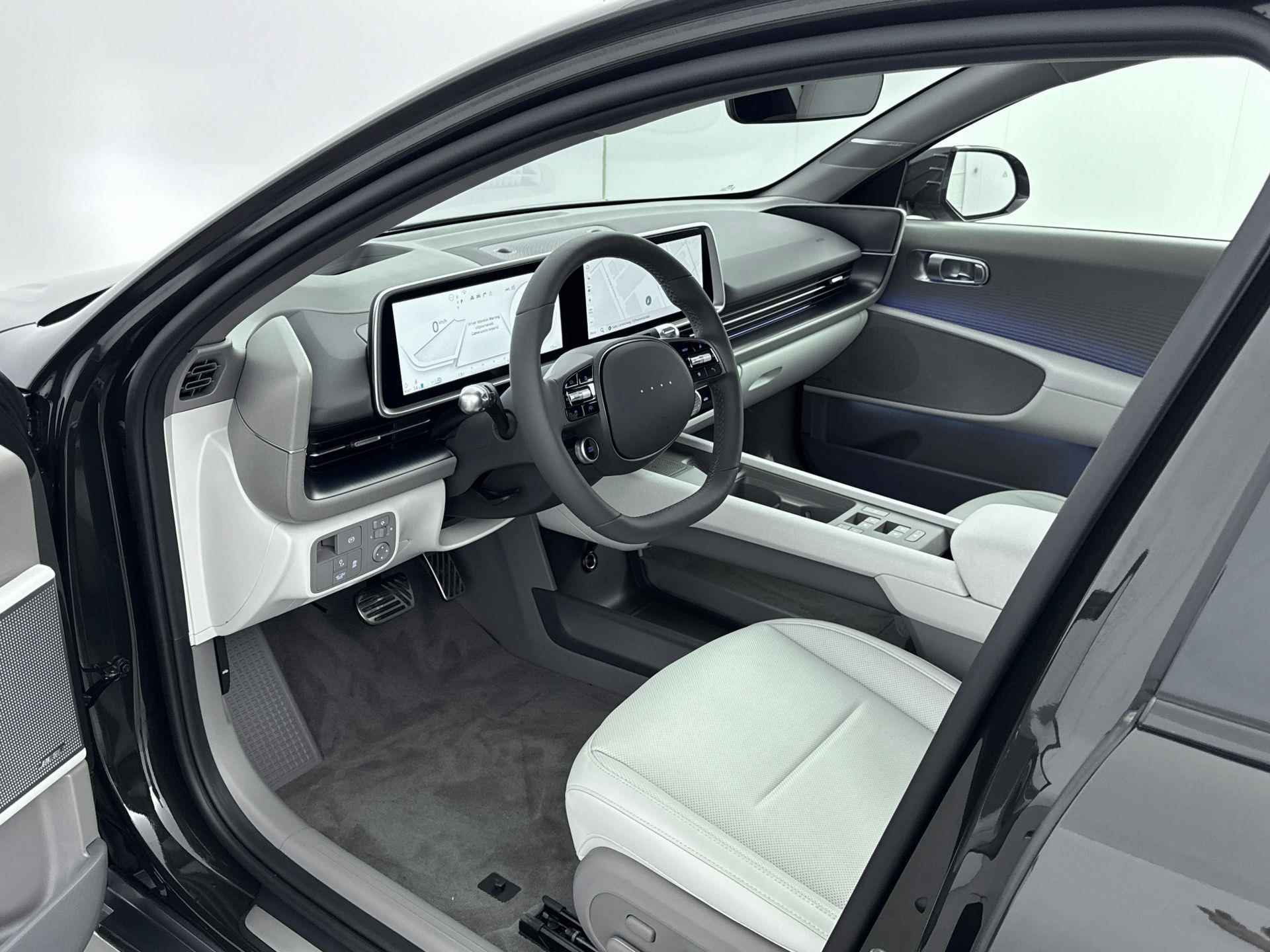 Hyundai IONIQ 6 Lounge 77 kWh | Incl. €3000,- Voorraadactie! | Memory | 360 Camera | Stoel + stuurverwarming | Head-up display | 20" Lm-wielen | - 26/28