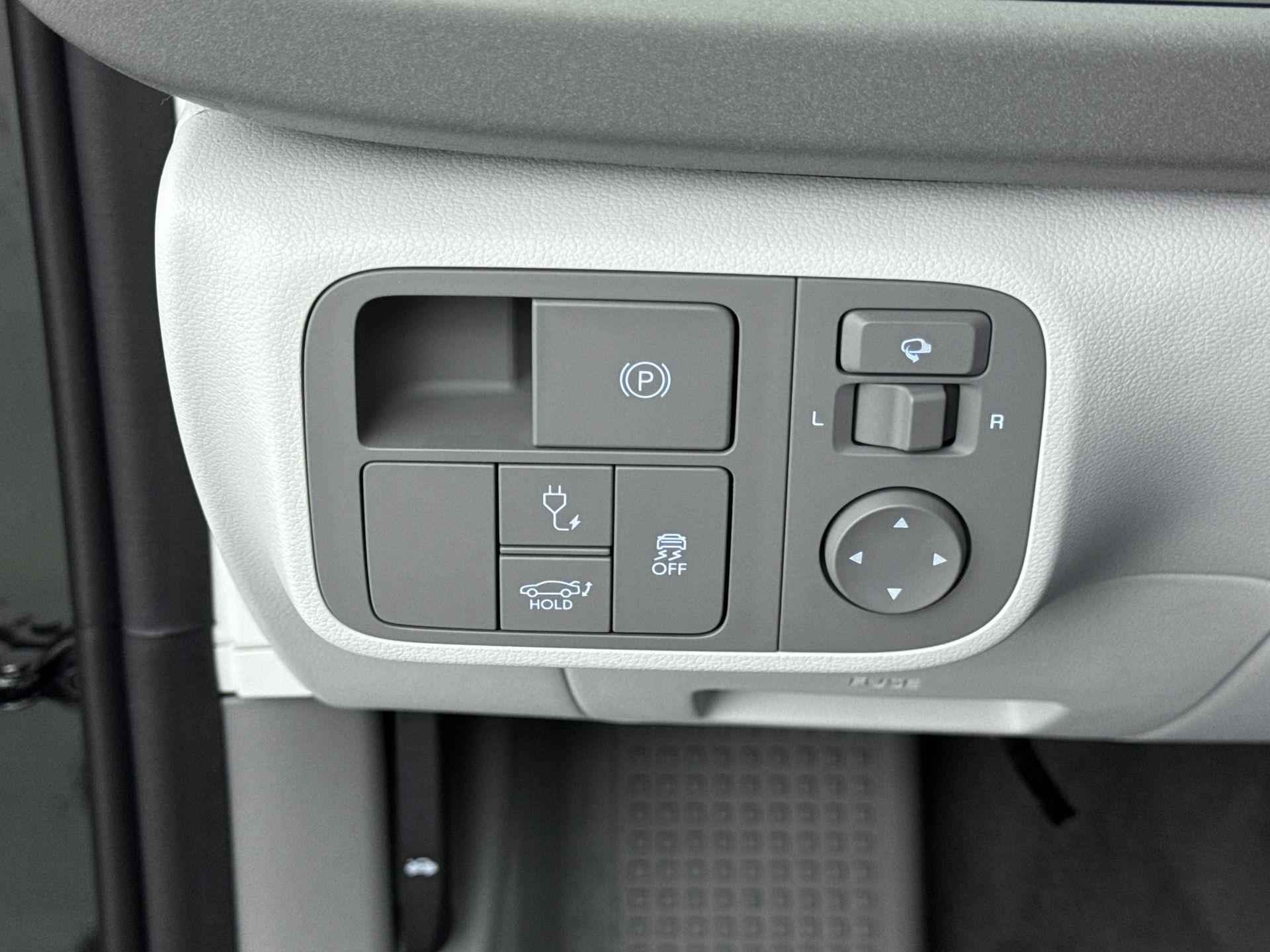 Hyundai IONIQ 6 Lounge 77 kWh | Incl. €3000,- Voorraadactie! | Memory | 360 Camera | Stoel + stuurverwarming | Head-up display | 20" Lm-wielen | - 27/28